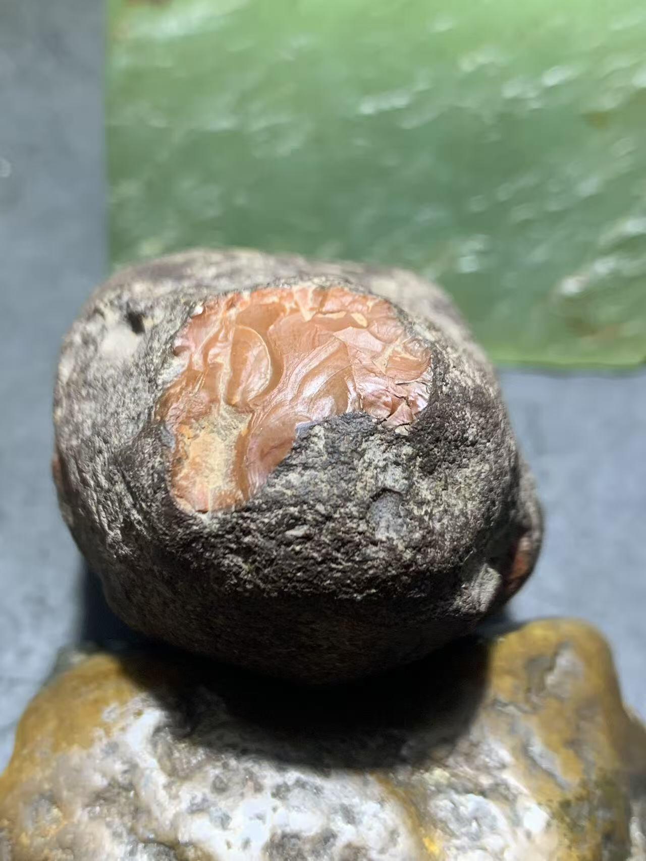 精美南红玛瑙原石伴生矿红碧石开窗料原石一颗，