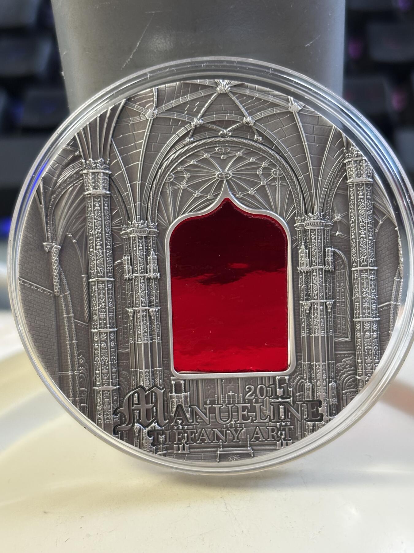 第183期拍卖 帕劳2011年蒂凡尼镶玻璃曼努埃尔式建筑2盎司银币，999银，发行999枚