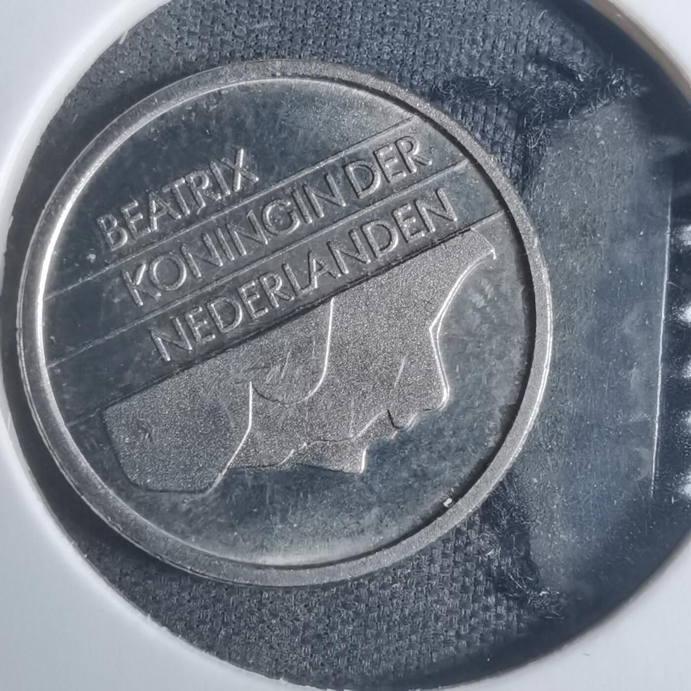 沼泽如烟--第915场 荷兰1997年25分