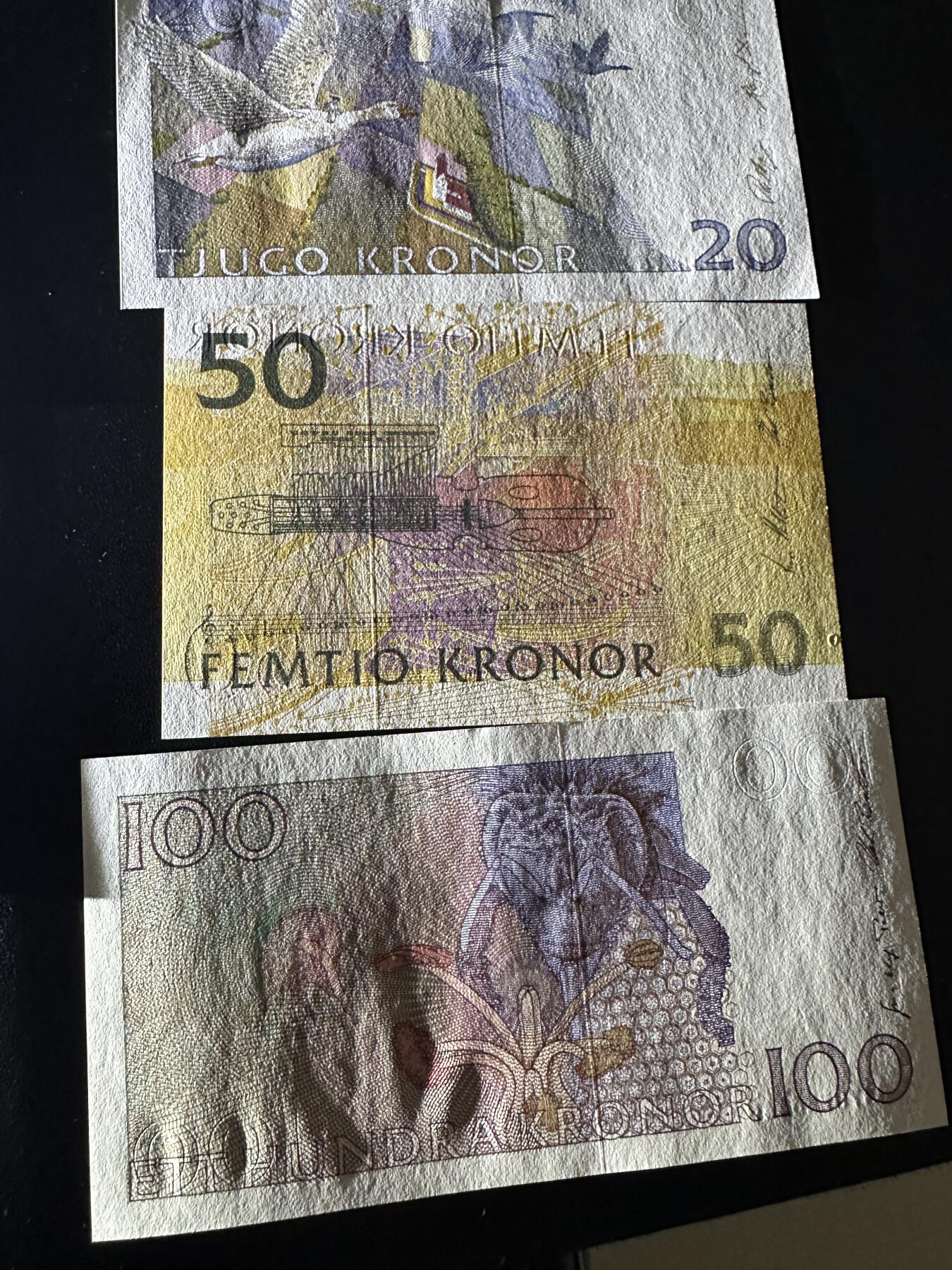 《外钞收藏家》第五百八十八期（优质场）（本平台长期征集拍品、欢迎藏友们联系合作） 瑞典初版20拉格洛夫/50夜莺珍妮林德/100卡尔林奈三张	UNC