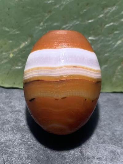 精美高玉化风化纹冰飘一线缠丝玛瑙桶珠一颗， - 精美高玉化风化纹冰飘一线缠丝玛瑙桶珠一颗，