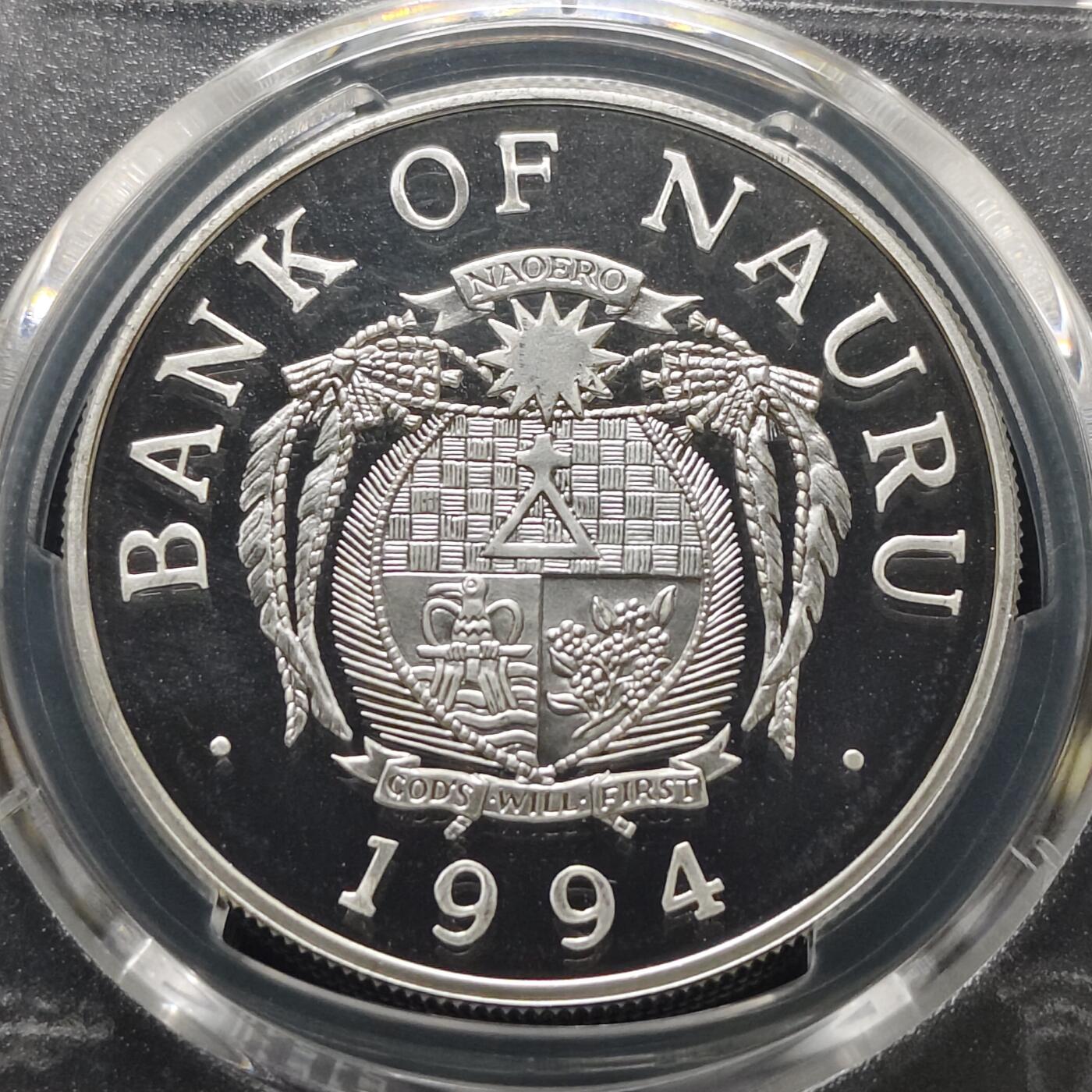 【全场包邮】纯粹捡漏拍481场（免费代拍第18场） 瑙鲁1994年10元女王母亲伊丽莎白皇太后纪念系列移居白金汉宫视察被炸的白金汉宫精制克朗型纪念银币-PCGS PR68 DCAM