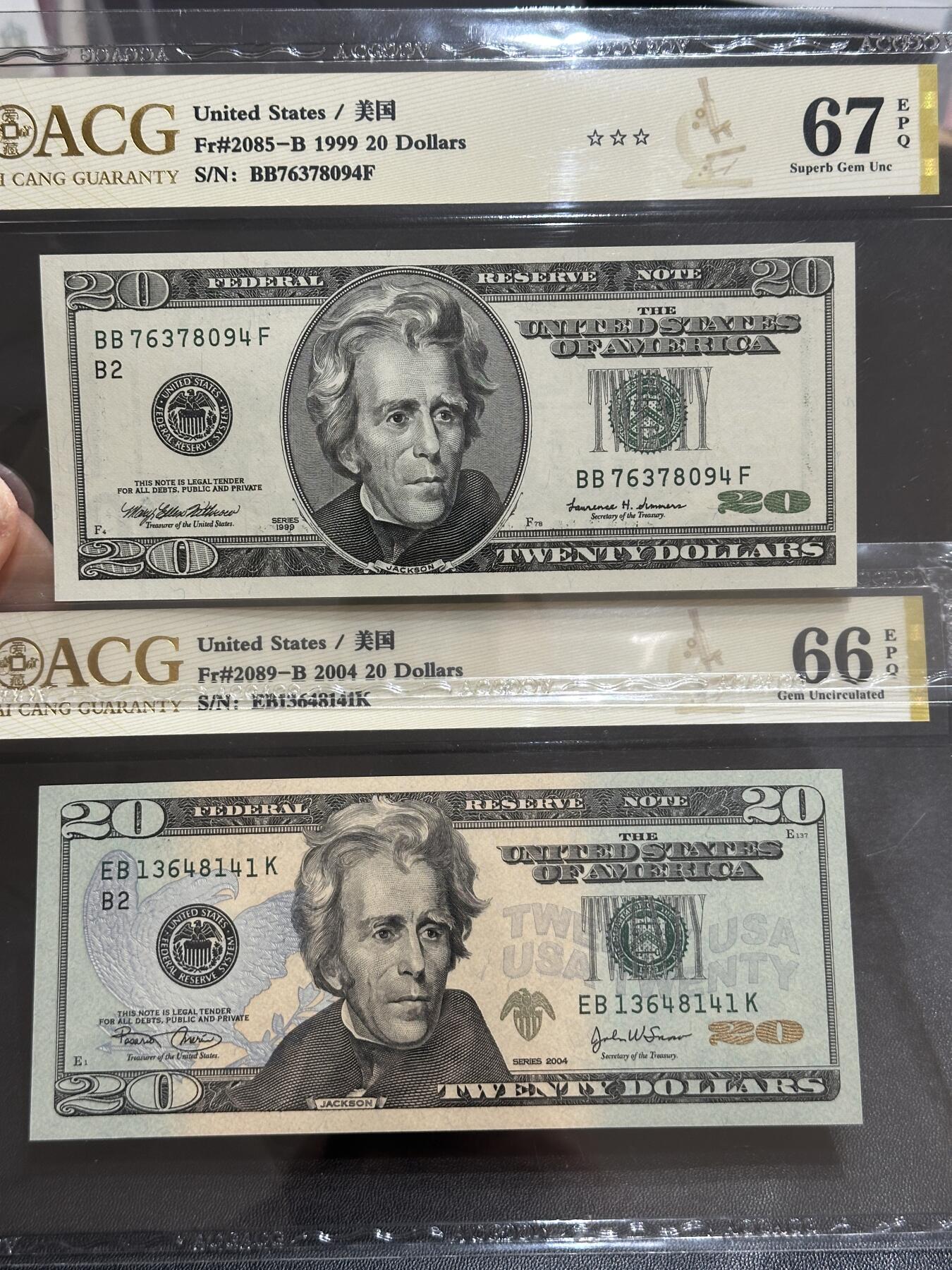 《外钞收藏家》第五百八十八期（优质场）（本平台长期征集拍品、欢迎藏友们联系合作） 美国1999年大头版20美元+2004年彩版20美元 两张一起 爱藏评级