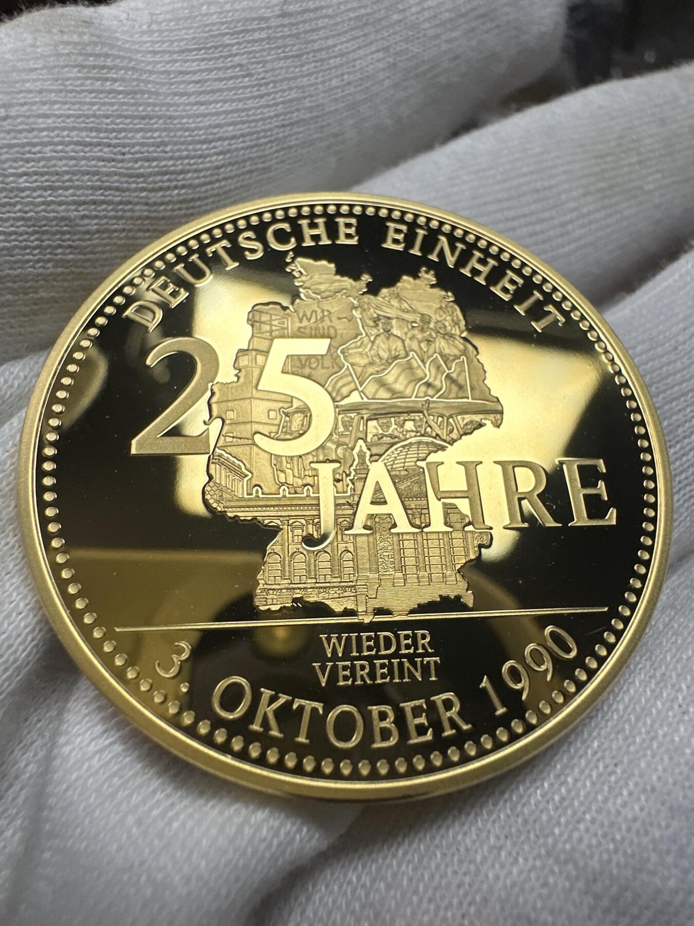 12.4铜章专场 2015年德国统一25周年 精致高浮雕镀金铜章 40mm