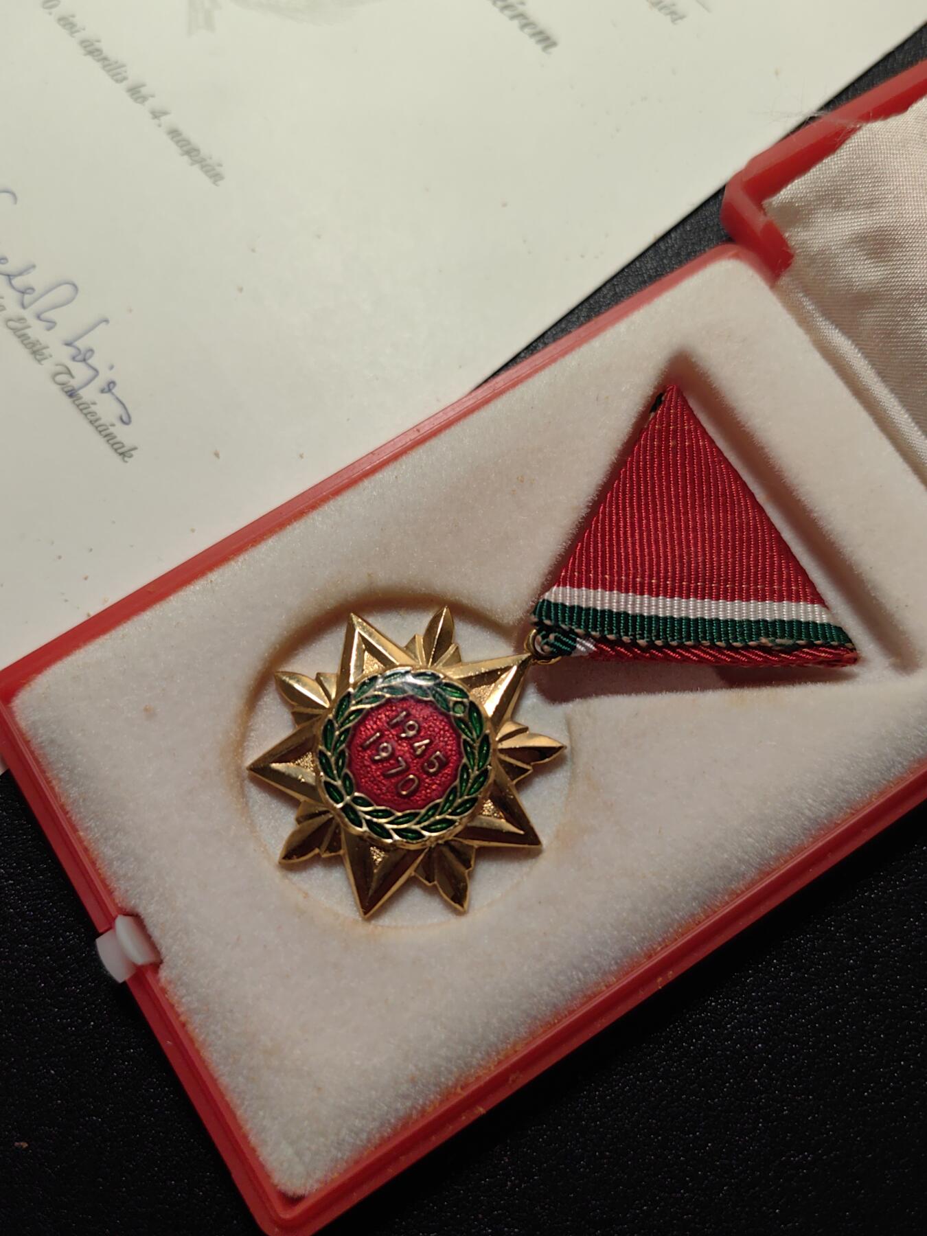 靖甫拍卖第十二场 匈牙利战胜德国25周年奖章原盒带证