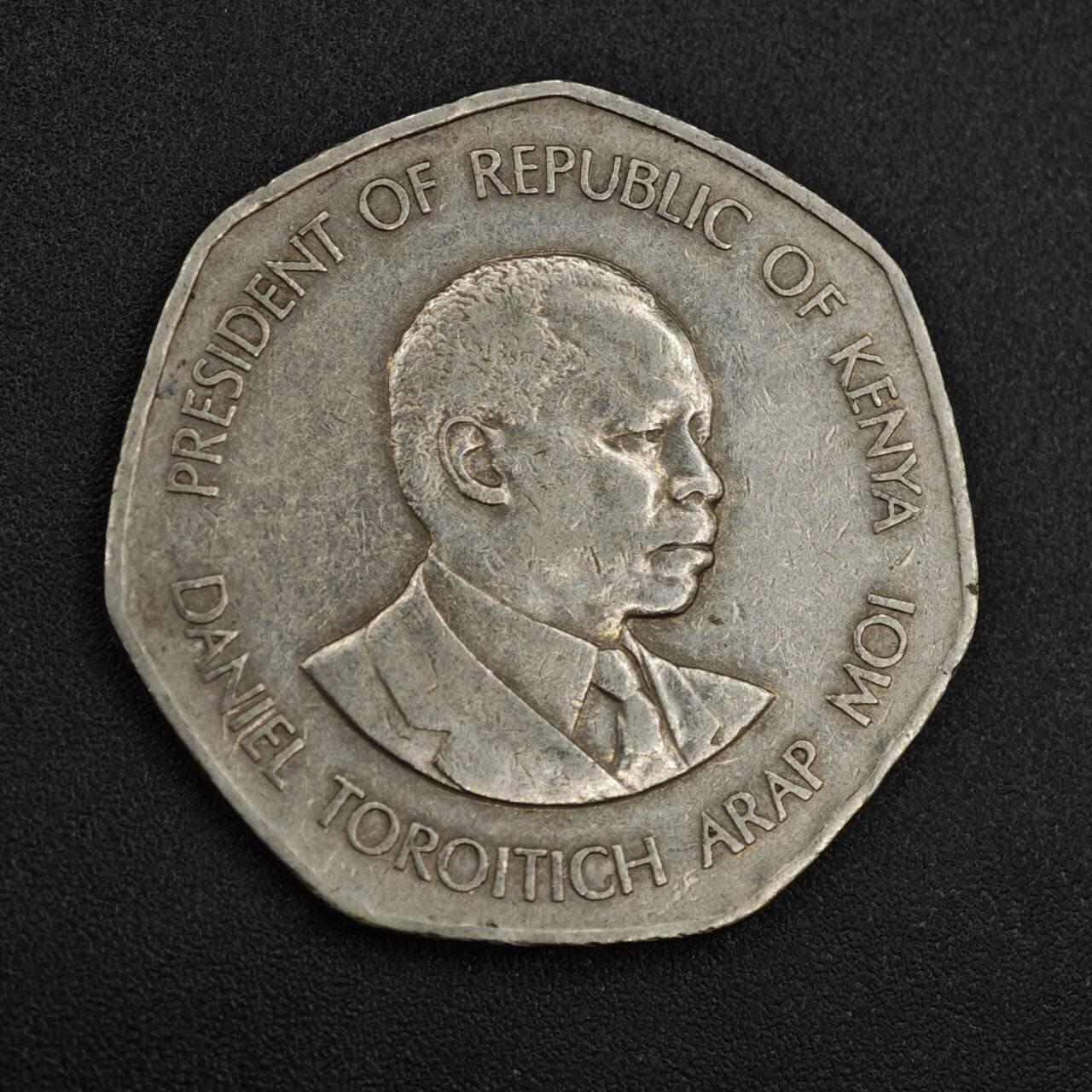 【淘币小摊】实时拍第八百一十拍   散币场   满百包邮可预留二周 每周一统一发货   肯尼亚1985年5先令镍币