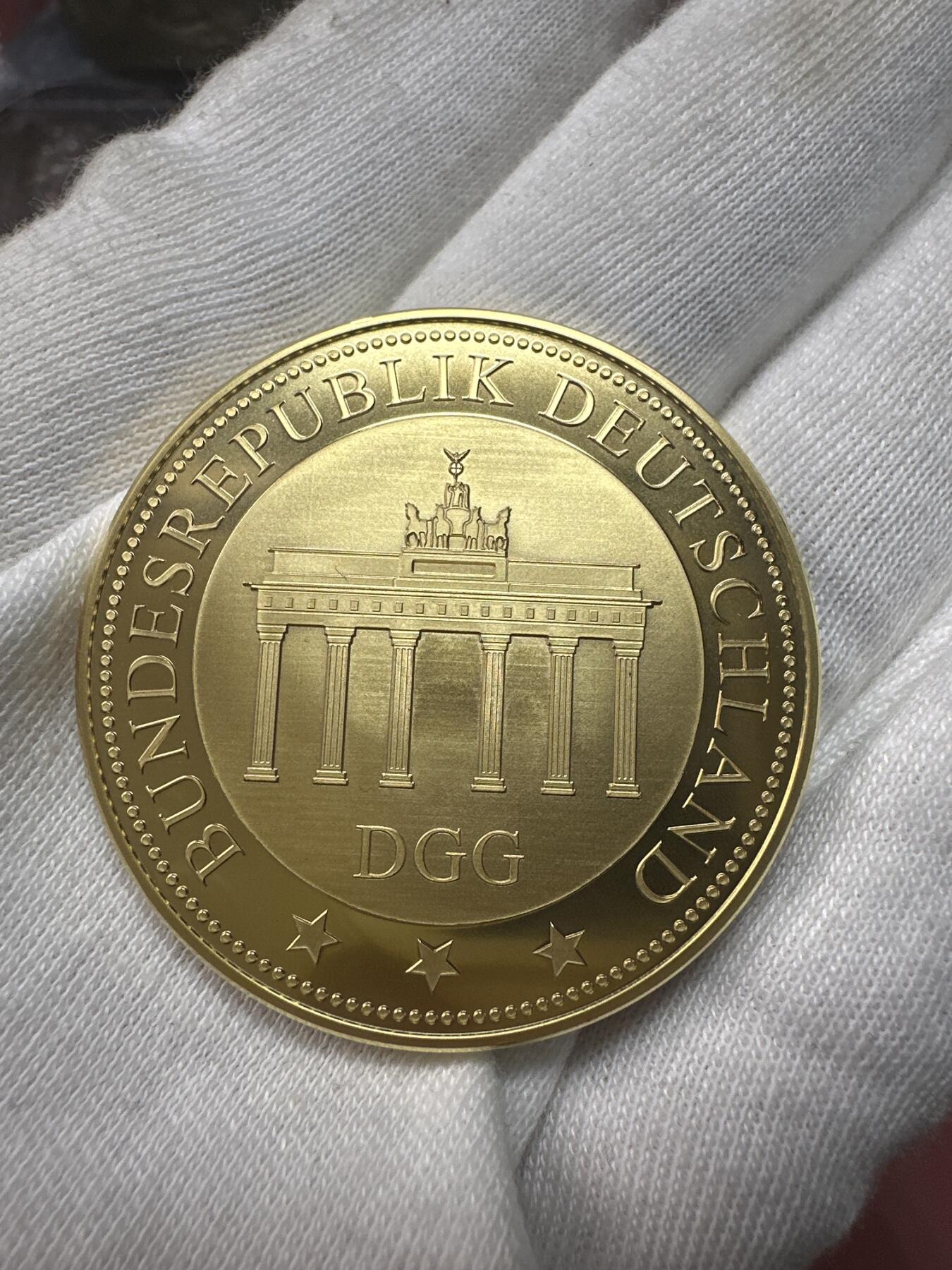 12.4铜章专场 德国勃兰登堡门+鹰徽+州徽 高浮雕精制 镀金铜章 40MM