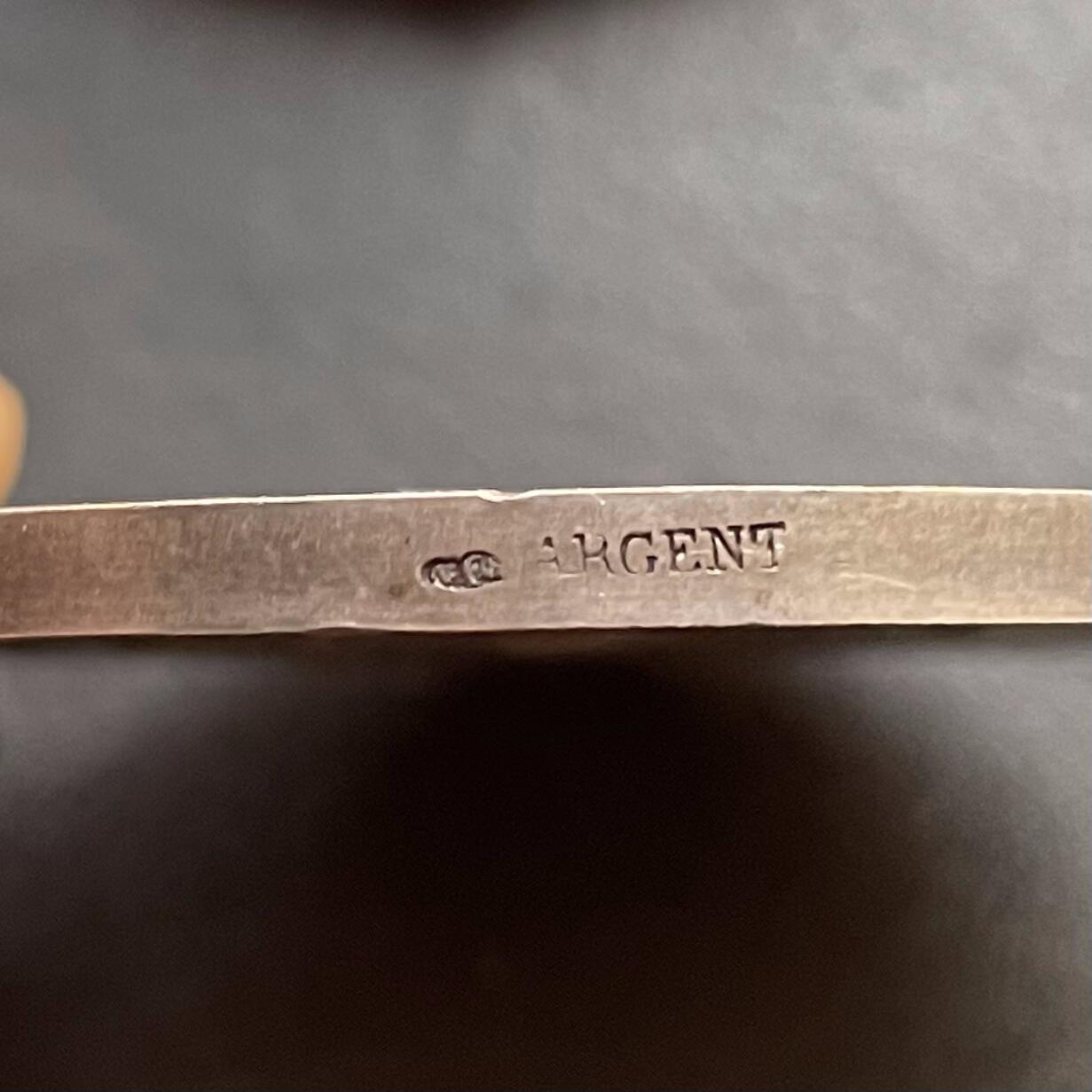 「木头集藏」章牌精品专场！ D.Dupuis～1899年法国初等教育原盒银章，直径：41 mm，38.2 g，边铭：丰饶角 ARGENT，品相不错，原盒正常使用。