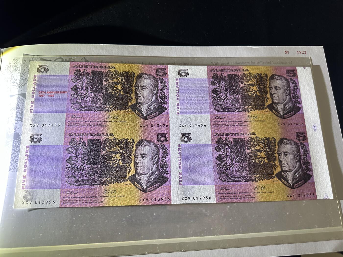 《外钞收藏家》第五百八十八期（优质场）（本平台长期征集拍品、欢迎藏友们联系合作） 1967-1992年澳大利亚纸币发行25周年 5元 加盖纪念钞 四连体 全新带册子