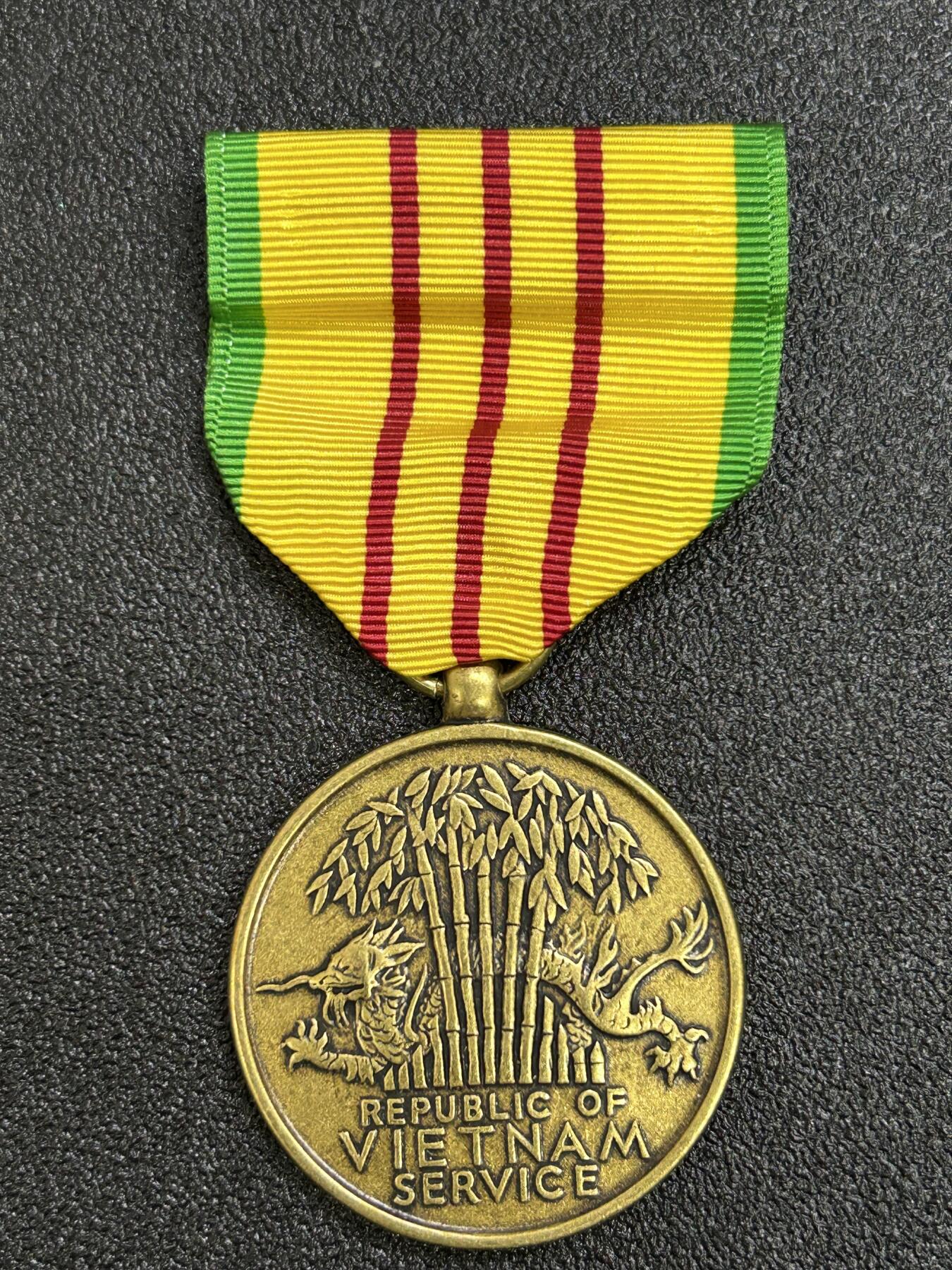 西秦中古拍卖第六十七期 美国越南服役奖章 越南战争奖章