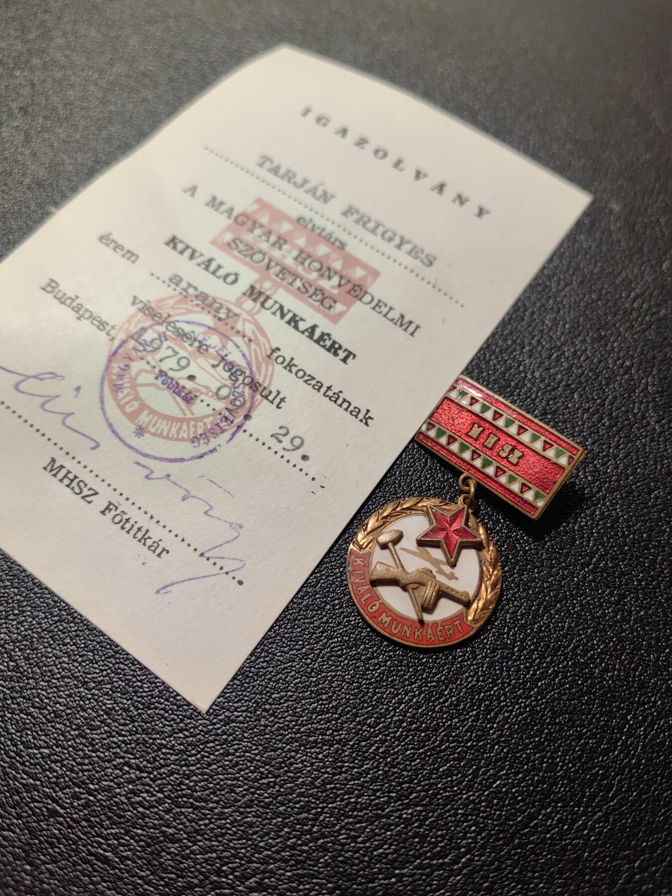 靖甫拍卖第十二场 匈牙利国土防御协会优秀劳动者奖章带证