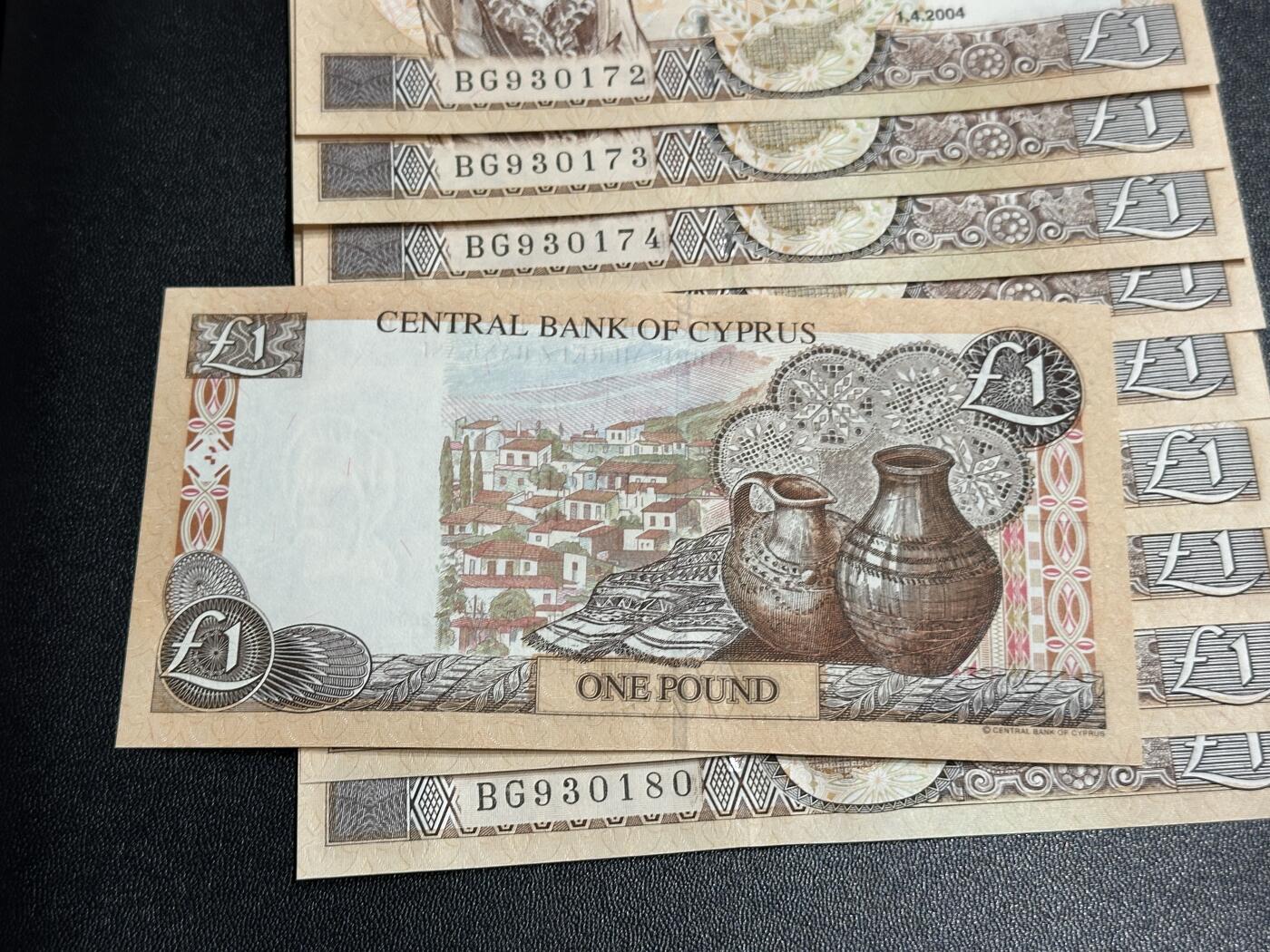 《外钞收藏家》第五百八十八期（优质场）（本平台长期征集拍品、欢迎藏友们联系合作） 塞浦路斯04年1镑标十连号（绝品；大部分全程无4）	绝品