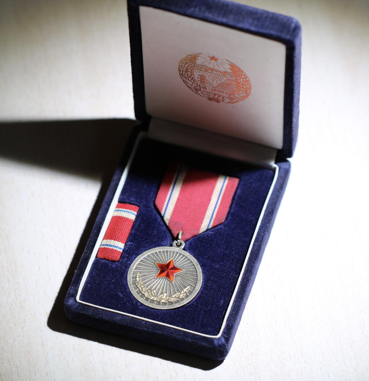 大猫徽章拍卖 第283期 朝鲜🇰🇵功劳奖章 银质 挂后换略后配