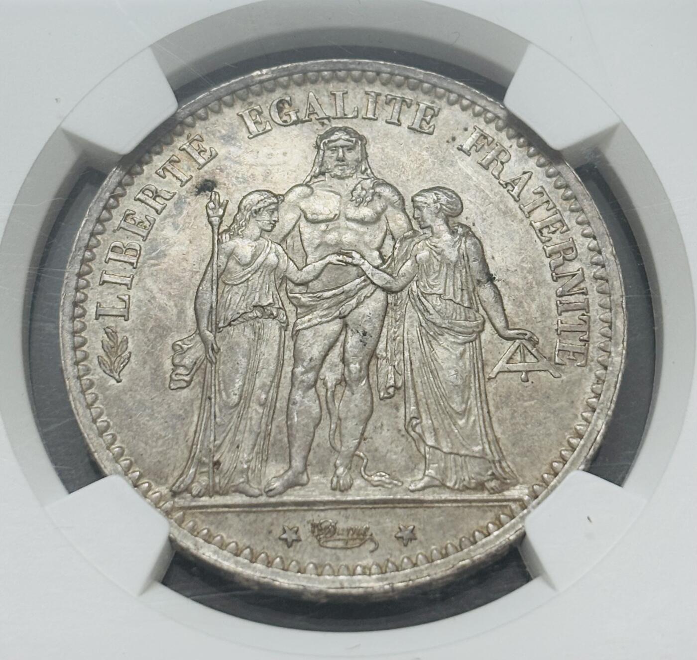 文馨钱币收藏第 283 场，【大雪鉴珍，寒英缀金】金银纪念币精品场，诚邀您的参与【长期接代拍品】 1874 年法兰西第三共和国大力神 5 法郎大银币 900 高银 A 版，NGC 评级 MS62 分，转光感强，细节不错