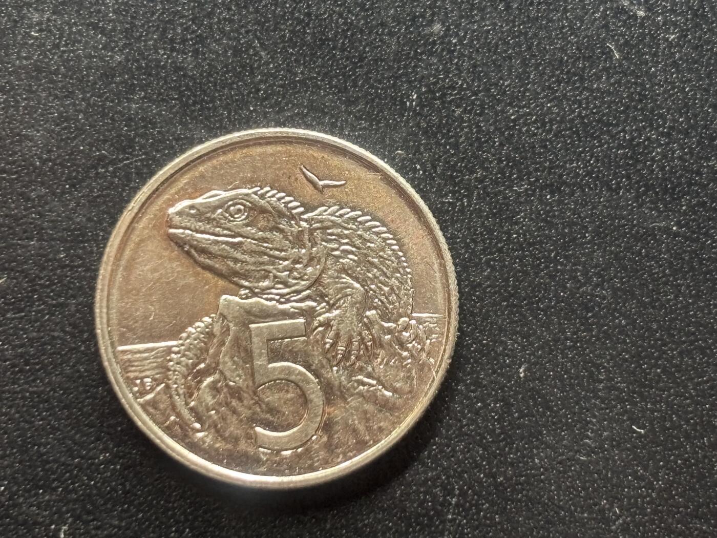 邮泉阁限时拍卖第三十七场 英国殖民地、属地硬币专场（硬币在国外。请付邮费6元。） 新西兰1988年5分