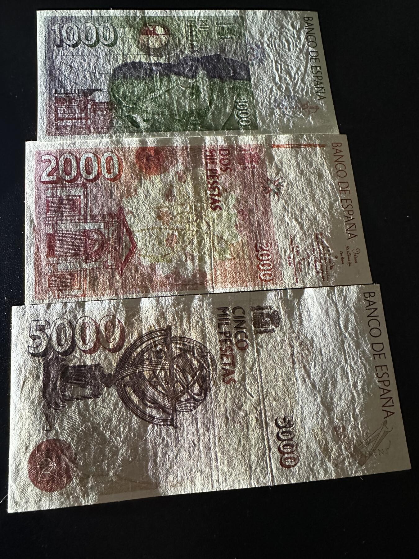 《外钞收藏家》第五百八十八期（优质场）（本平台长期征集拍品、欢迎藏友们联系合作） 西班牙末版三张小套（1000、2000比塞塔UNC，5000比塞塔AU品）	UNC+AU