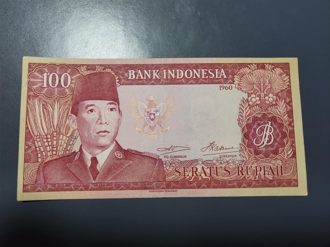11月28号晚上8点 外国纸币自动截拍第64场 印度尼西亚1960年100卢比 国父苏加诺 极美品