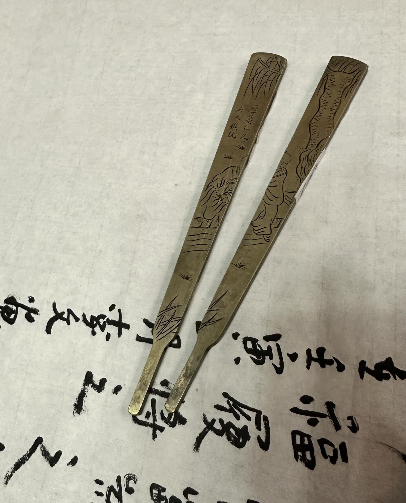 扇形铜镇尺  来源:天津国拍 长度.16cm  重量149克