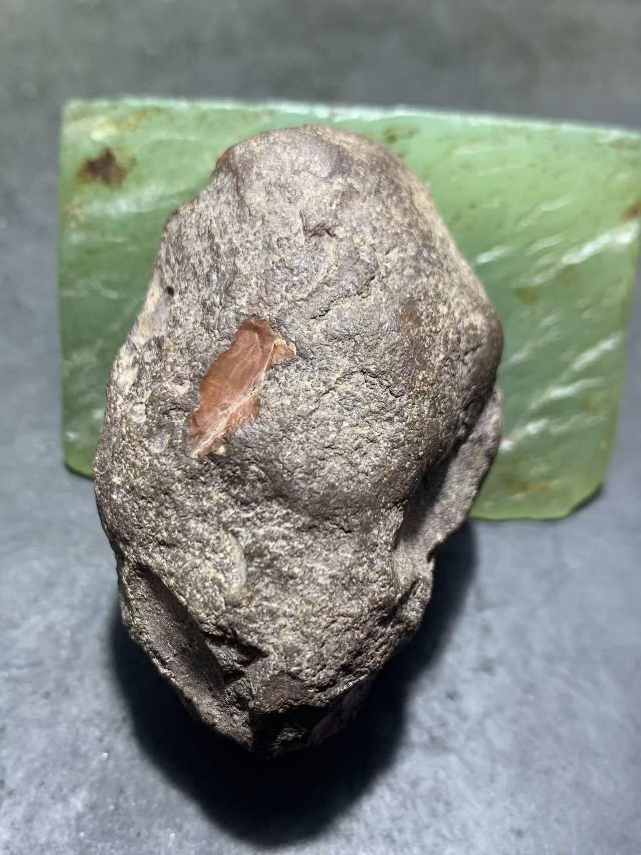 精美南红玛瑙原石伴生矿红碧石开窗料原石一颗，