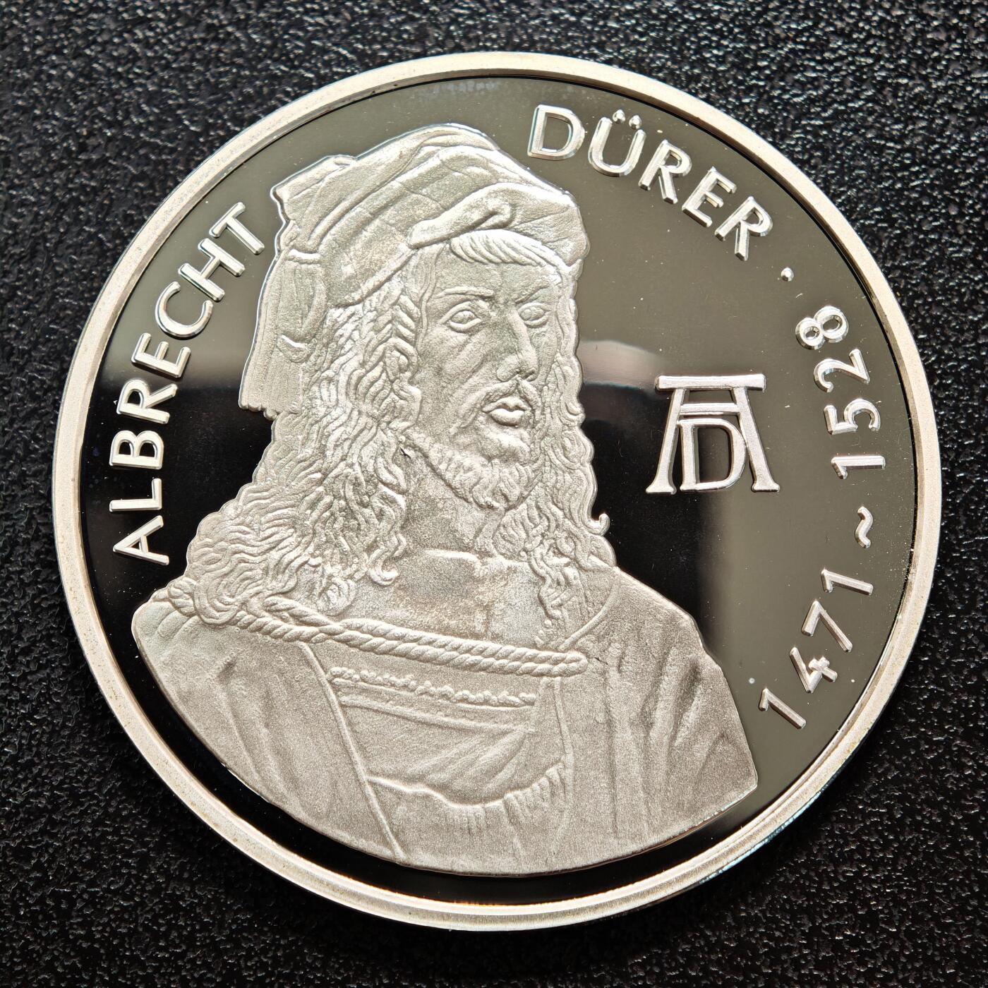 【德藏】世界币章拍卖第155期（拍品征集中~欢迎藏友联系） 2001年 乌干达艺术家杜雷罗1000先令纪念银币 直径约：38.6mm；重约：20g