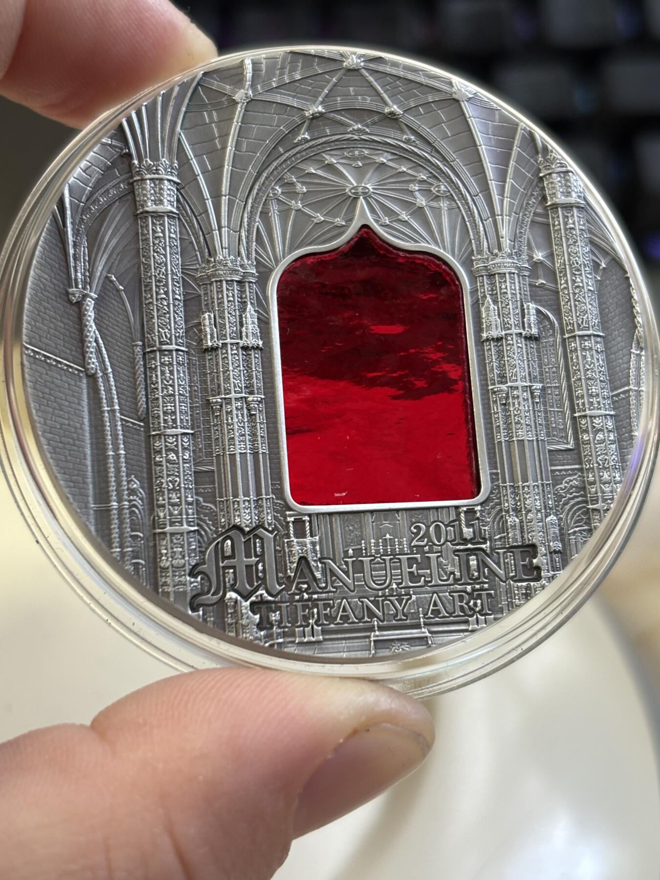 第183期拍卖 帕劳2011年蒂凡尼镶玻璃曼努埃尔式建筑2盎司银币，999银，发行999枚