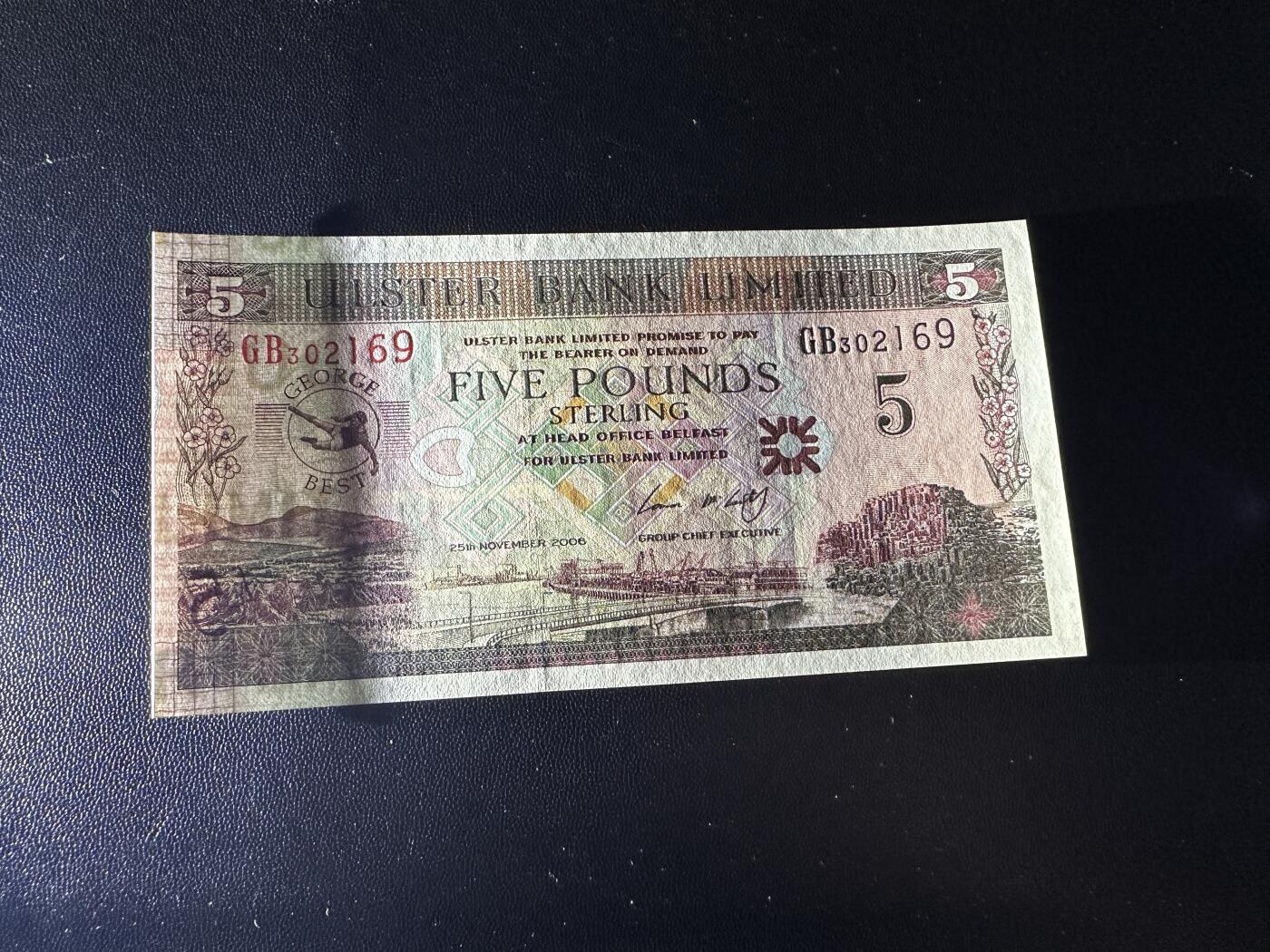 《外钞收藏家》第五百八十八期（优质场）（本平台长期征集拍品、欢迎藏友们联系合作） 北爱尔兰2005年5镑曼联传奇乔治贝斯特纪念钞（含册稀少，全程无47）	UNC 边上有点潮