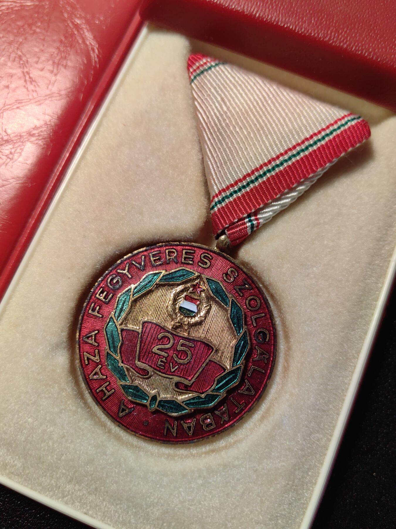 靖甫拍卖第十二场 匈牙利人民军25年圆满服役奖章带证书