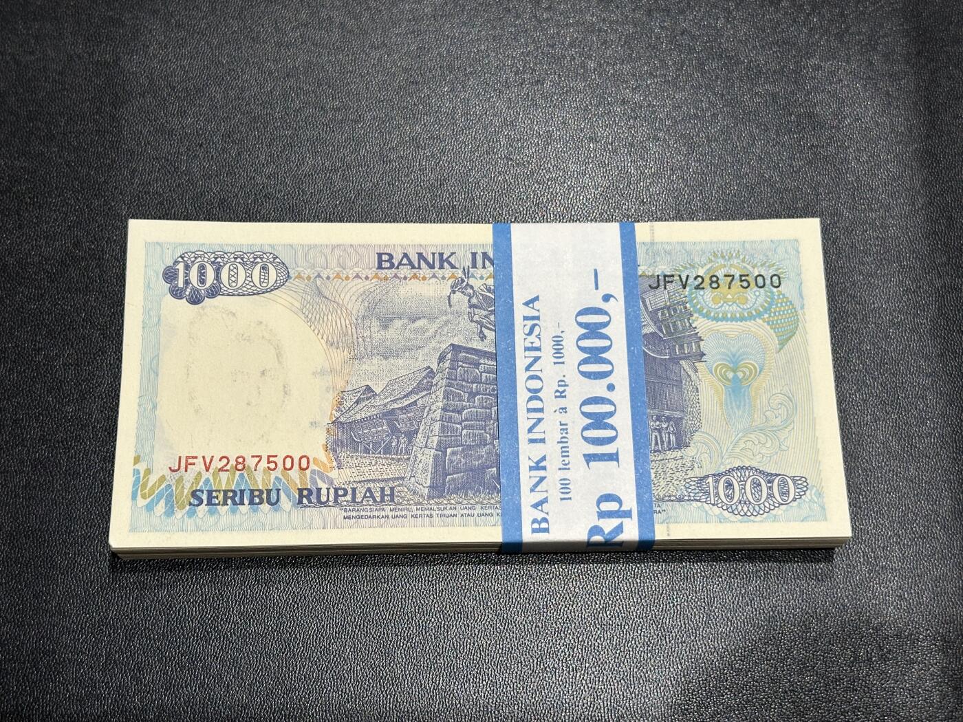 《外钞收藏家》第五百八十八期（优质场）（本平台长期征集拍品、欢迎藏友们联系合作） 印度尼西亚92年1000卢比一刀百连（苏门答腊岛多巴湖）	UNC 无黄无斑 部分角不绝