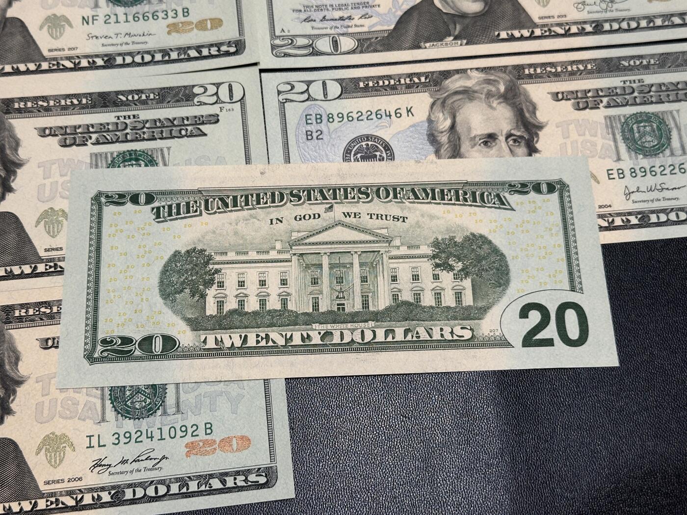 《外钞收藏家》第五百八十八期（优质场）（本平台长期征集拍品、欢迎藏友们联系合作） 美国彩版20美元 五个年份 六张一起 全新UNC