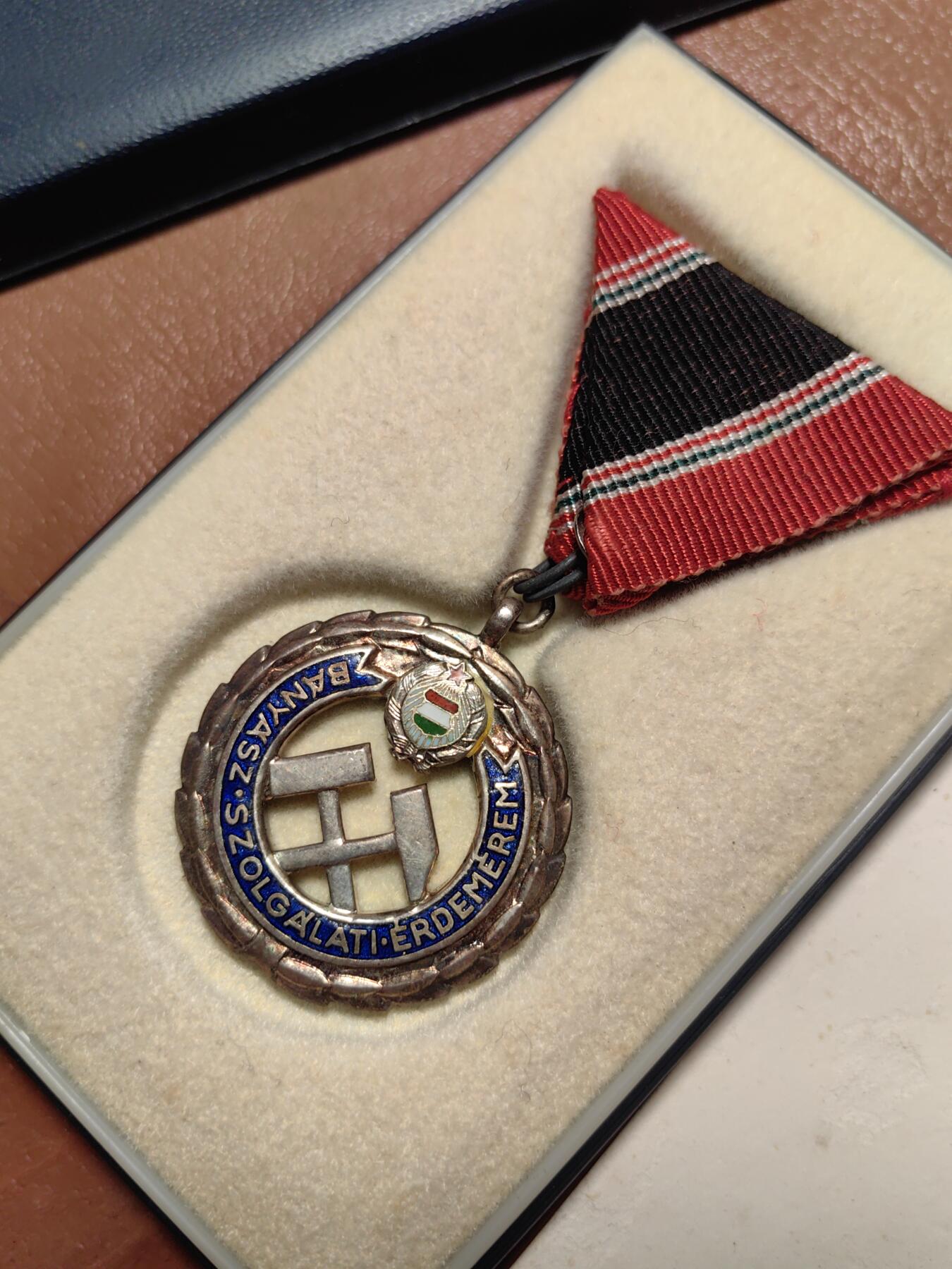 靖甫拍卖第十二场 匈牙利银级矿工光荣勋章带证