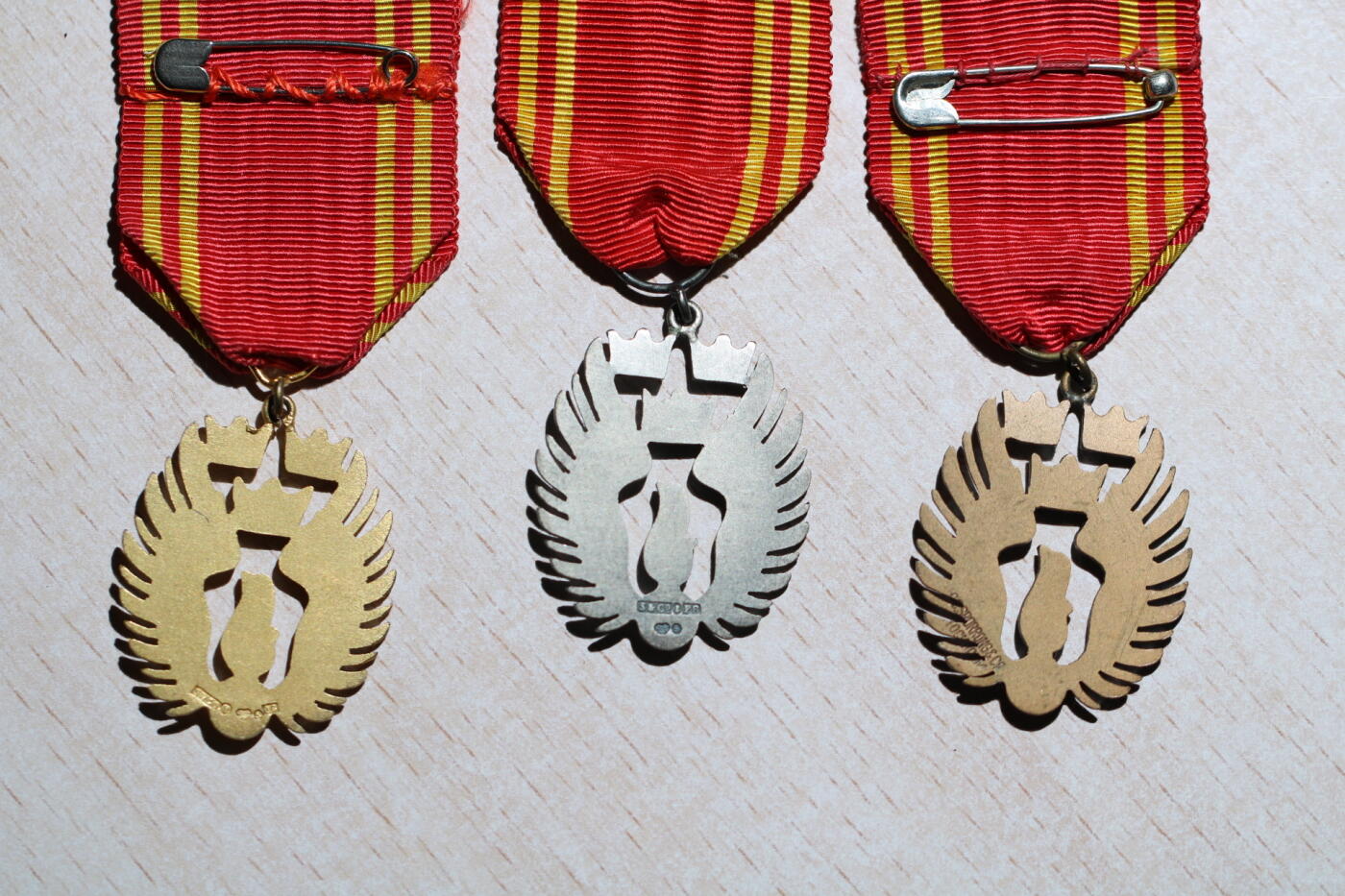 大猫徽章拍卖 第283期 二战瑞典国土防空卫士1.2级银镀金（有银标）3金铜，匈牙利军事优秀奖章金银铜级奖章珐琅镀金镀银。