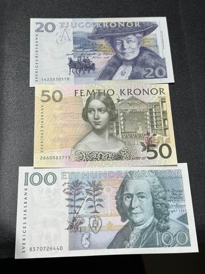 《外钞收藏家》第五百八十八期（优质场）（本平台长期征集拍品、欢迎藏友们联系合作） - 瑞典初版20拉格洛夫/50夜莺珍妮林德/100卡尔林奈三张	UNC