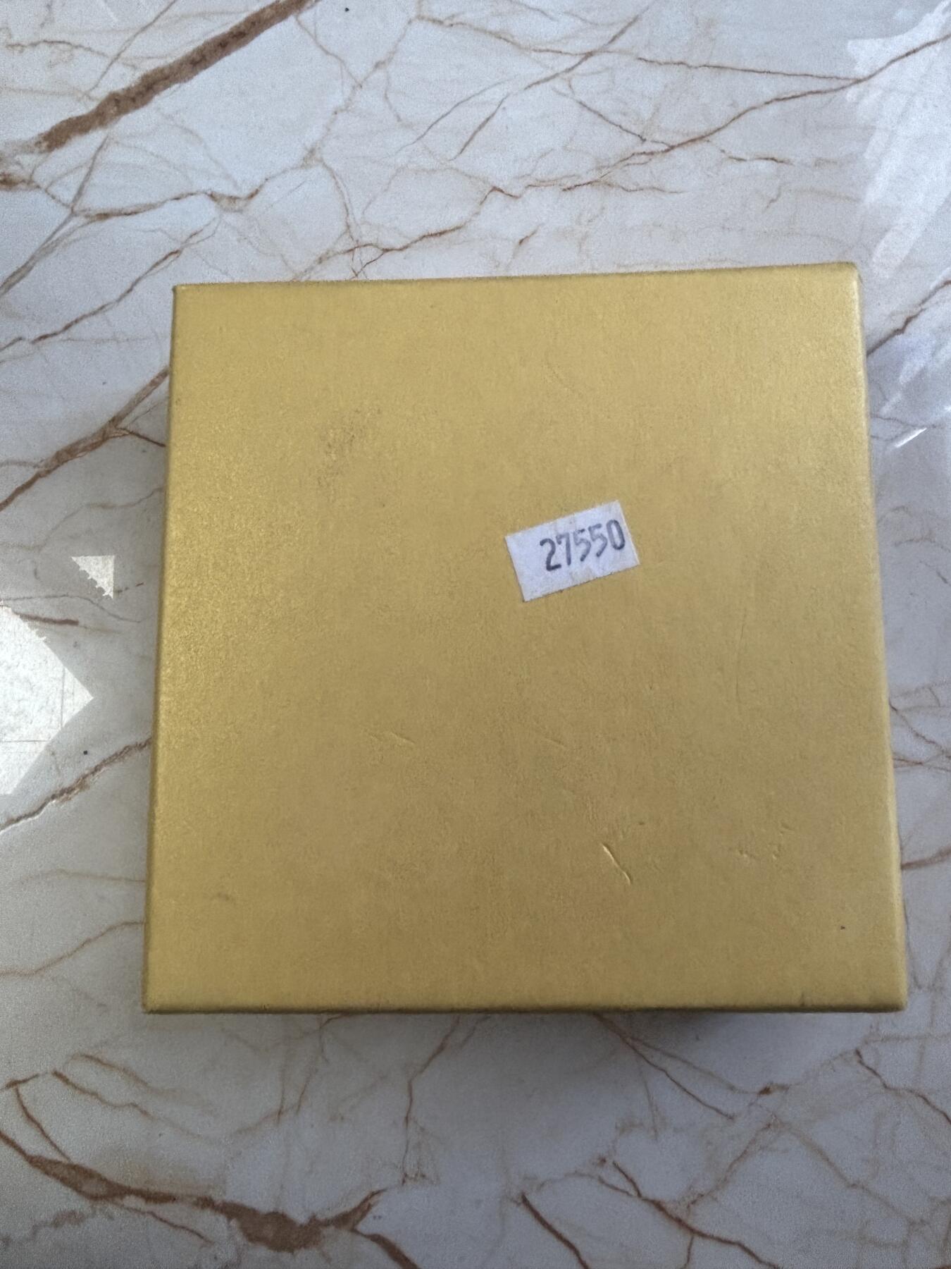 第183期拍卖 库克2016镜中花艺术首枚花卉镶手工纸花薄片银币带盒无证书，999银，1/2盎司，发行999枚