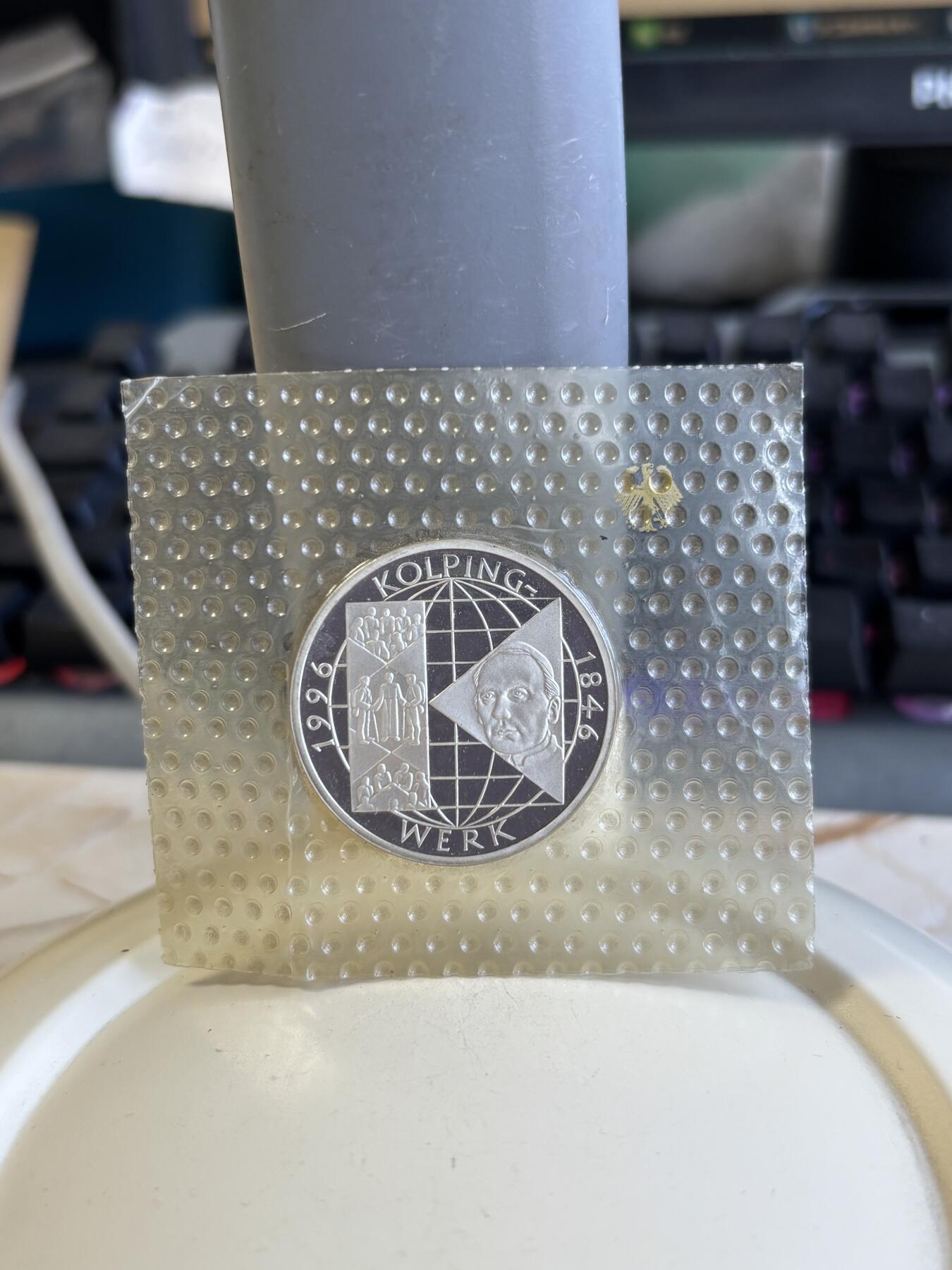 第183期拍卖   原厂塑封德国1996年国际科尔平协会创立150周年精制纪念银币625银15.5克直径32.5毫米，塑料封脱开了