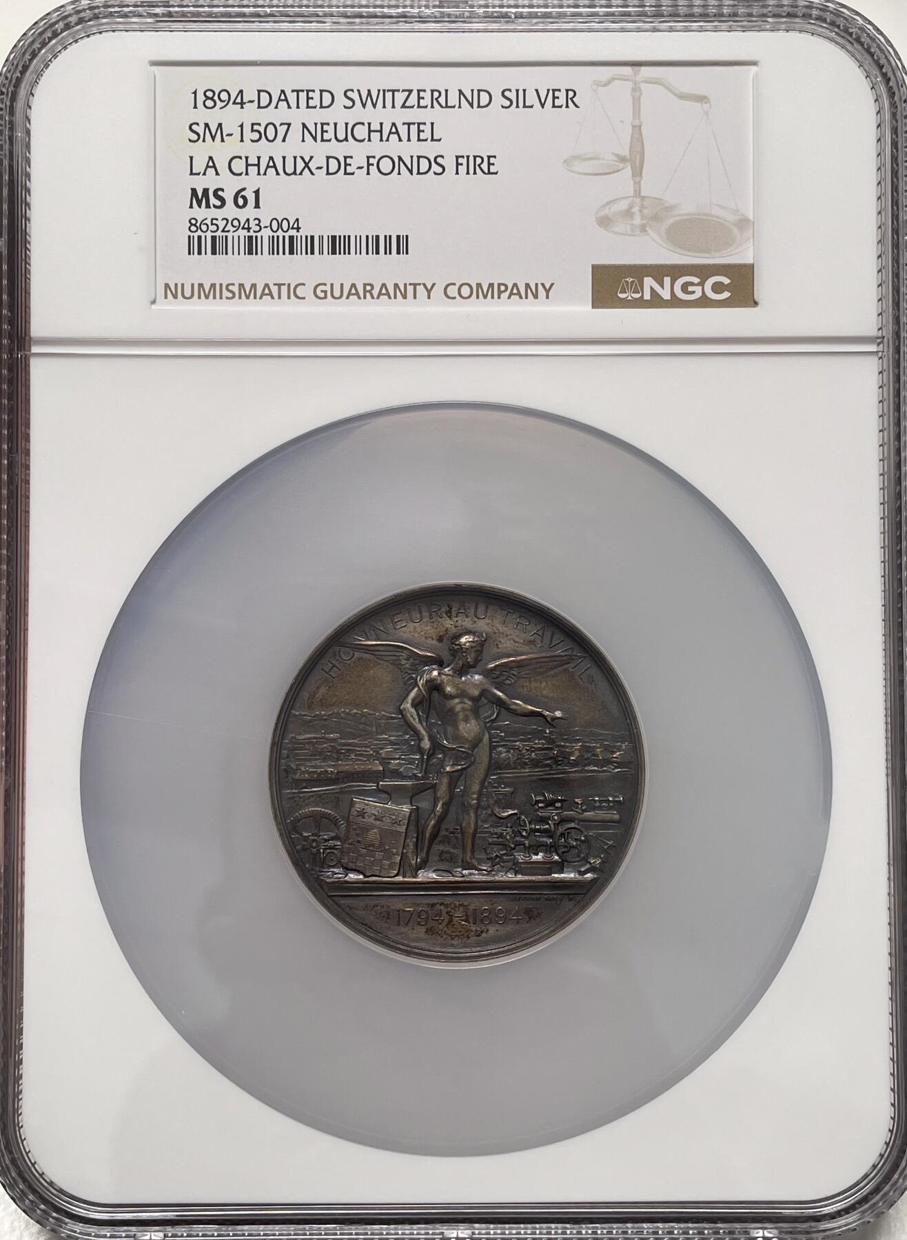 「木头集藏」章牌精品专场！ Bovy～1894年瑞士纳沙泰尔拉绍德封火灾百年纪念大银章，MS 61，直径：50.5 mm，77.8 g，背面图案展示了1794年火灾前拉绍德封的城镇风貌，正面刻画了网格状规划重建后的城市景象，银章十分少见！