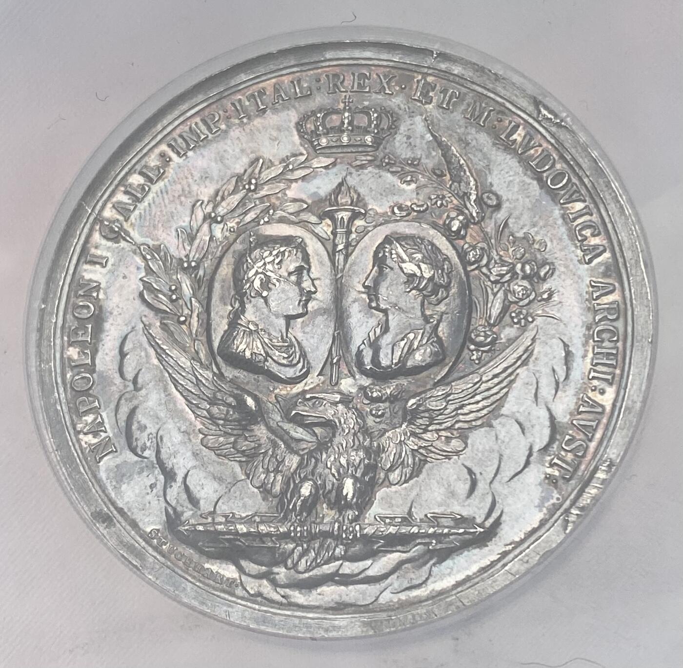 万国钱币拍卖第056期 NGC MS61 1811年法国拿破仑一世皇子拿破仑·弗朗索瓦·约瑟夫·查尔斯罗马王诞生纪念大银章 49.33MM 34.33G大规格罕见设计繁复华丽 深五彩加持收藏级 NGC唯一冠军分