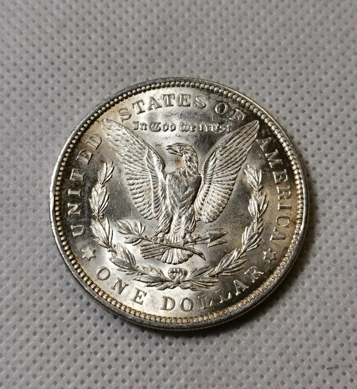 甄臻铺-世界币章拍卖（第40期）送拍享返佣金等优惠多多 UNC美国1921年摩根一美元银币，原色银光品相好，非常不错的状态，细节见图