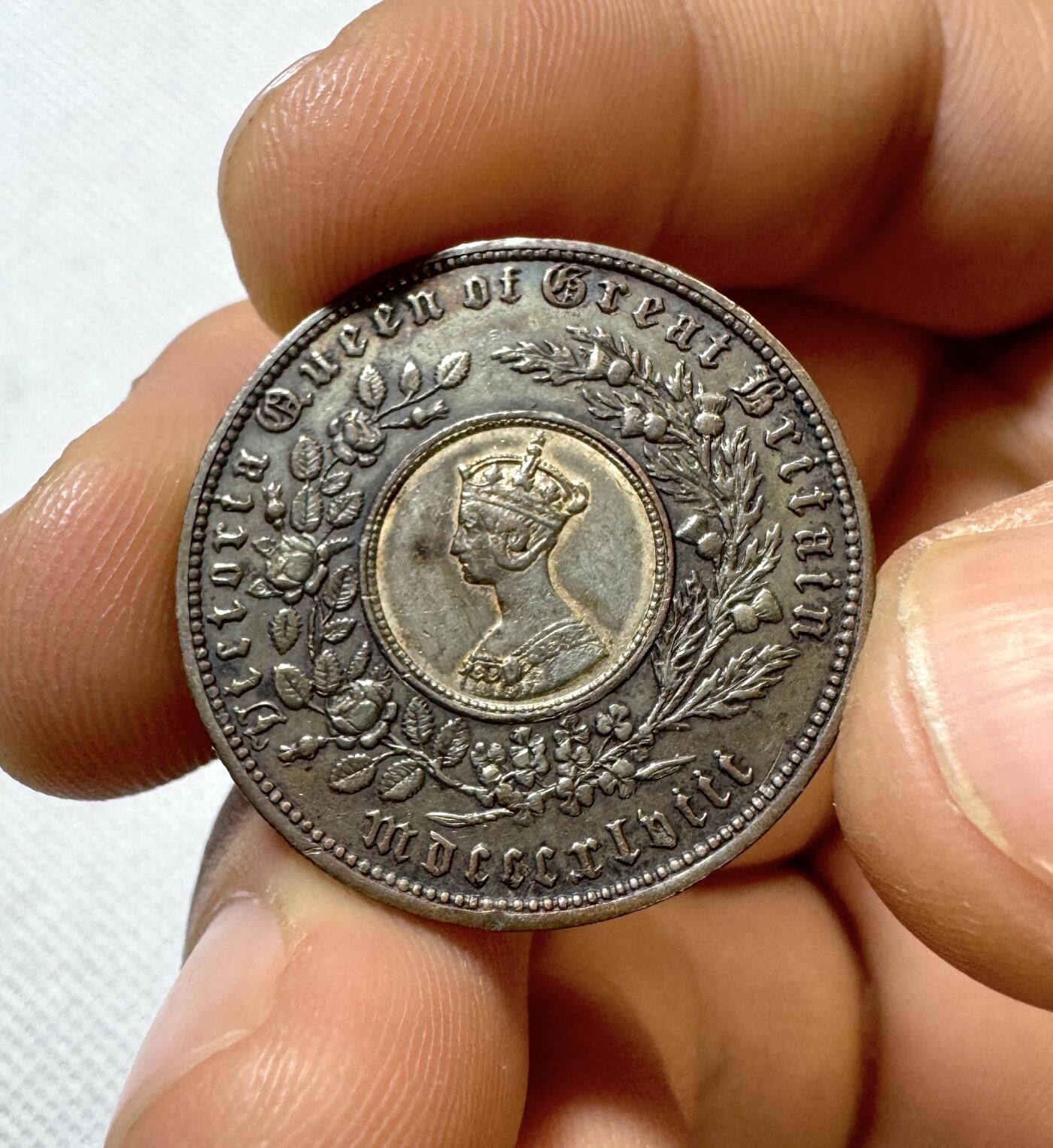 甄臻铺-世界币章拍卖（第40期）送拍享返佣金等优惠多多 AU好品 英国1848双色半克朗样币，哥特克朗同款设计，品相状态好值得入手，细节见图