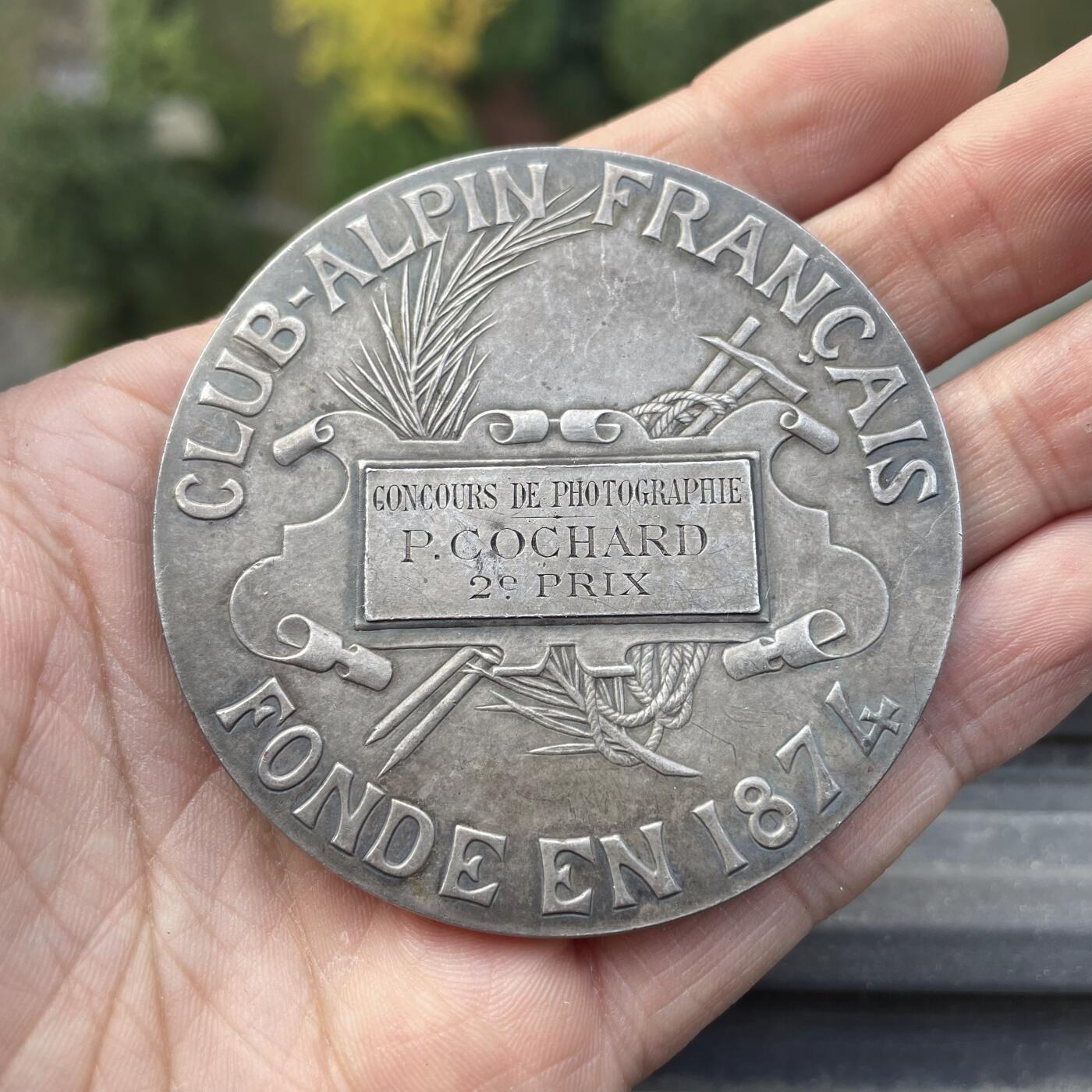 「木头集藏」章牌精品专场！ D.Dupuis～法国阿尔卑斯俱乐部摄影比赛原盒银奖章，直径：64mm，113g，边铭：丰饶角 ARGENT，名家少见作品！
