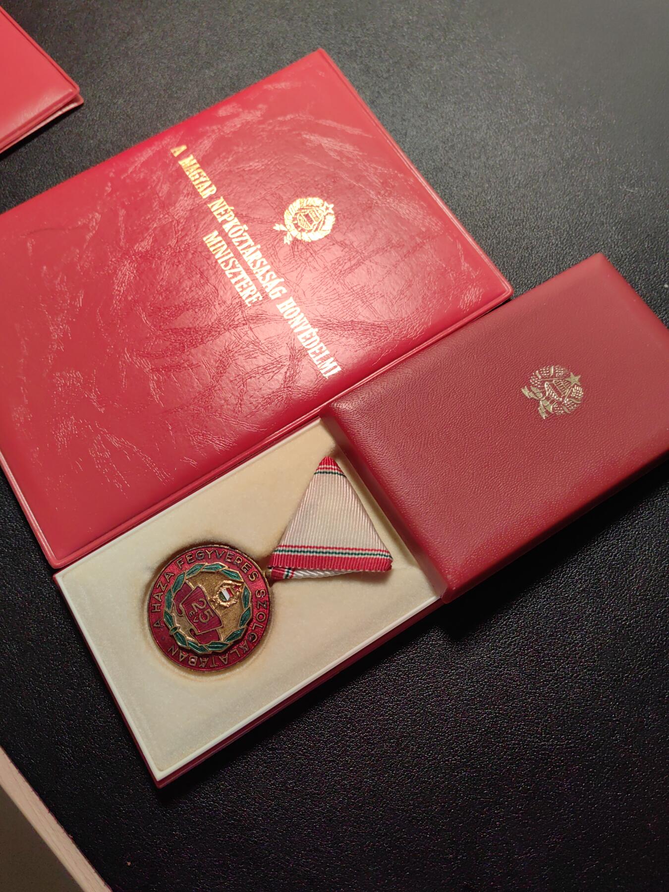 靖甫拍卖第十二场 匈牙利人民军25年圆满服役奖章带证书