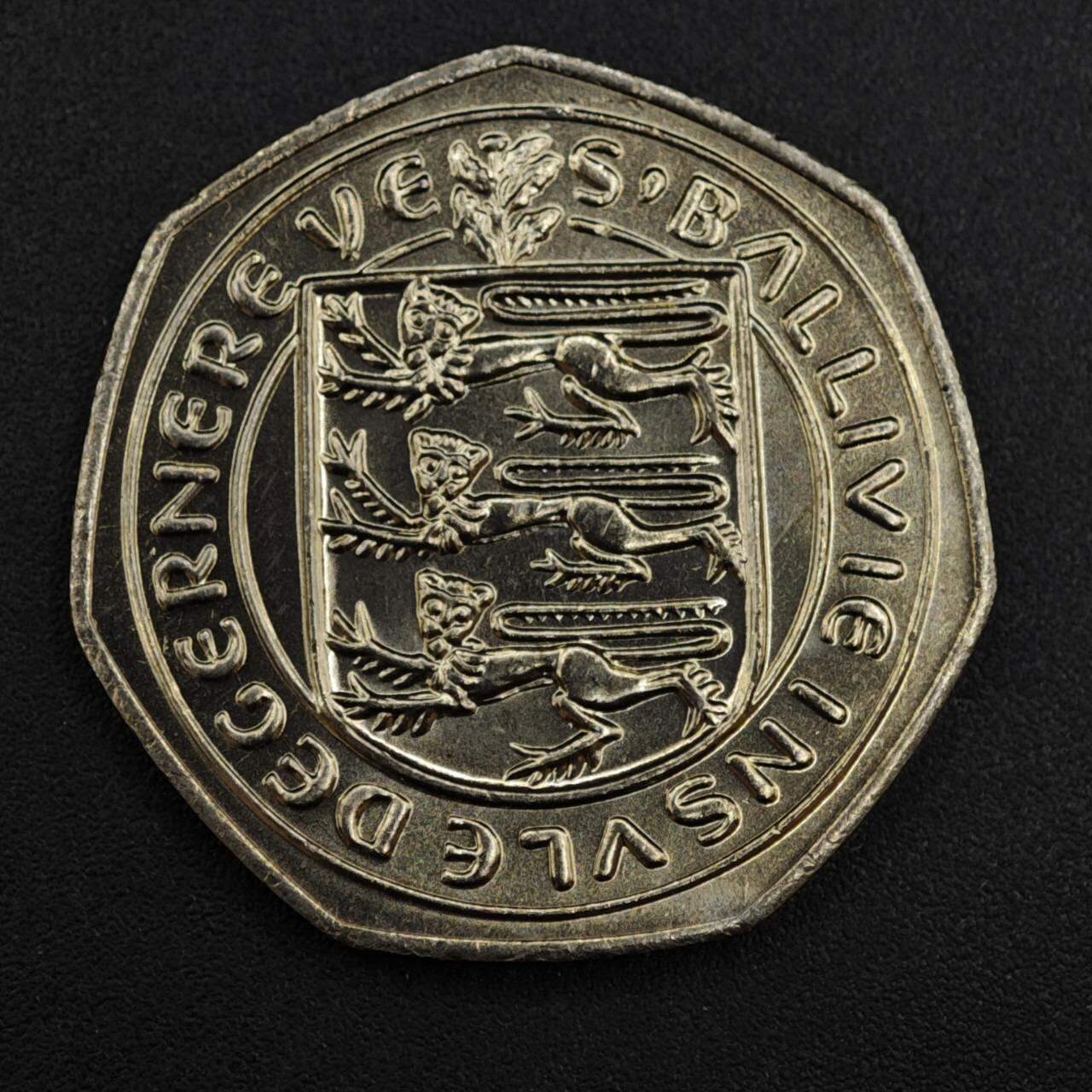 【淘币小摊】实时拍第八百一十拍   散币场   满百包邮可预留二周 每周一统一发货   根西岛1982年50便士