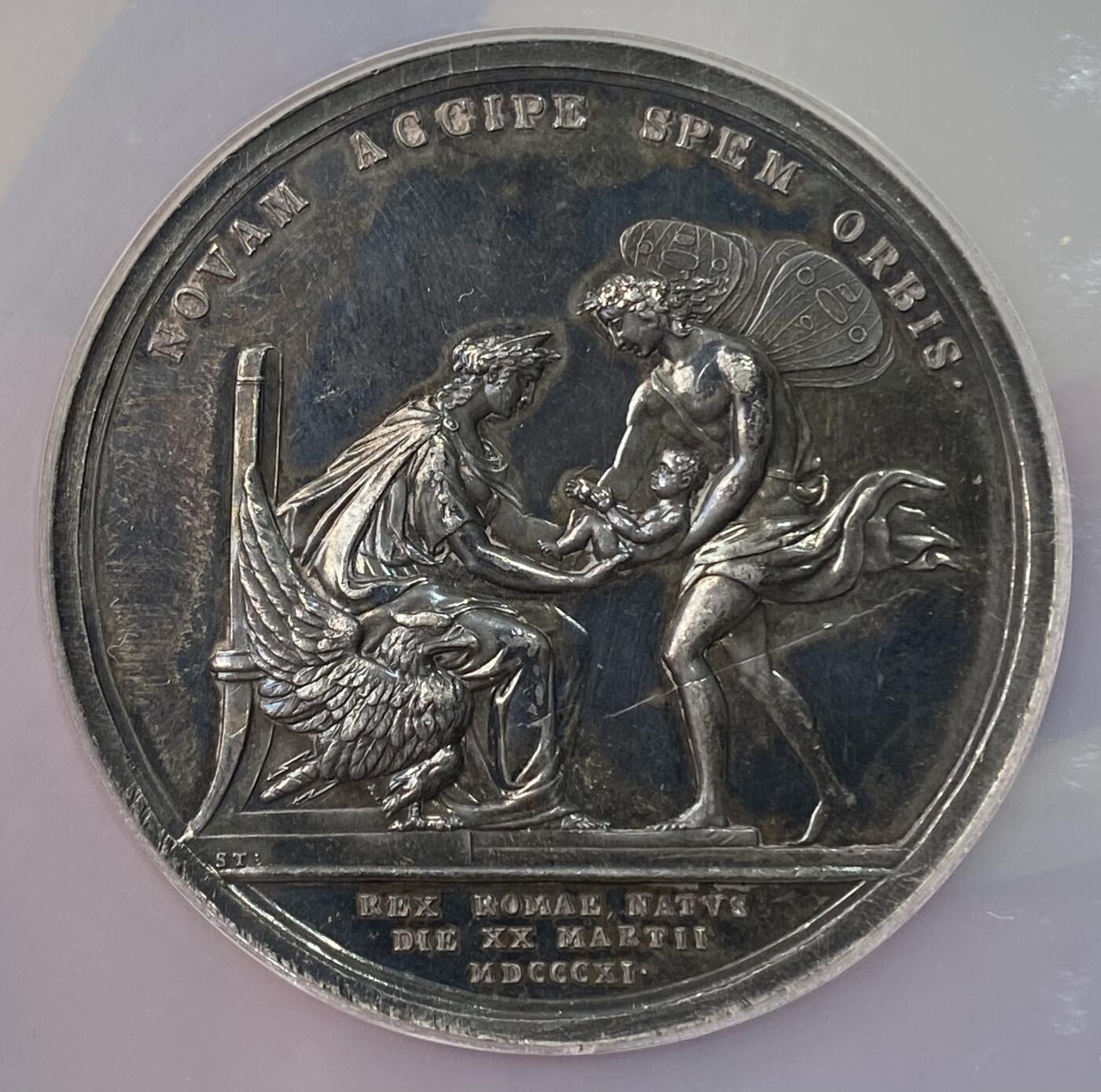 万国钱币拍卖第056期 NGC MS61 1811年法国拿破仑一世皇子拿破仑·弗朗索瓦·约瑟夫·查尔斯罗马王诞生纪念大银章 49.33MM 34.33G大规格罕见设计繁复华丽 深五彩加持收藏级 NGC唯一冠军分