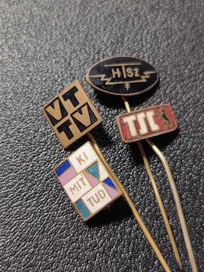 靖甫拍卖第十二场 - 铜珐琅徽章四枚