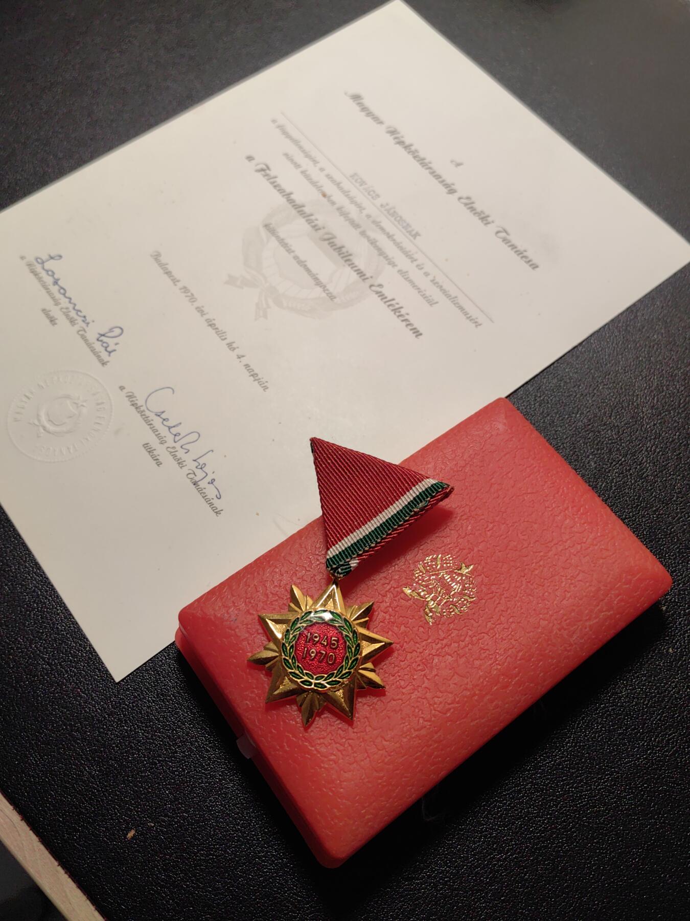 靖甫拍卖第十二场 匈牙利战胜德国25周年奖章原盒带证