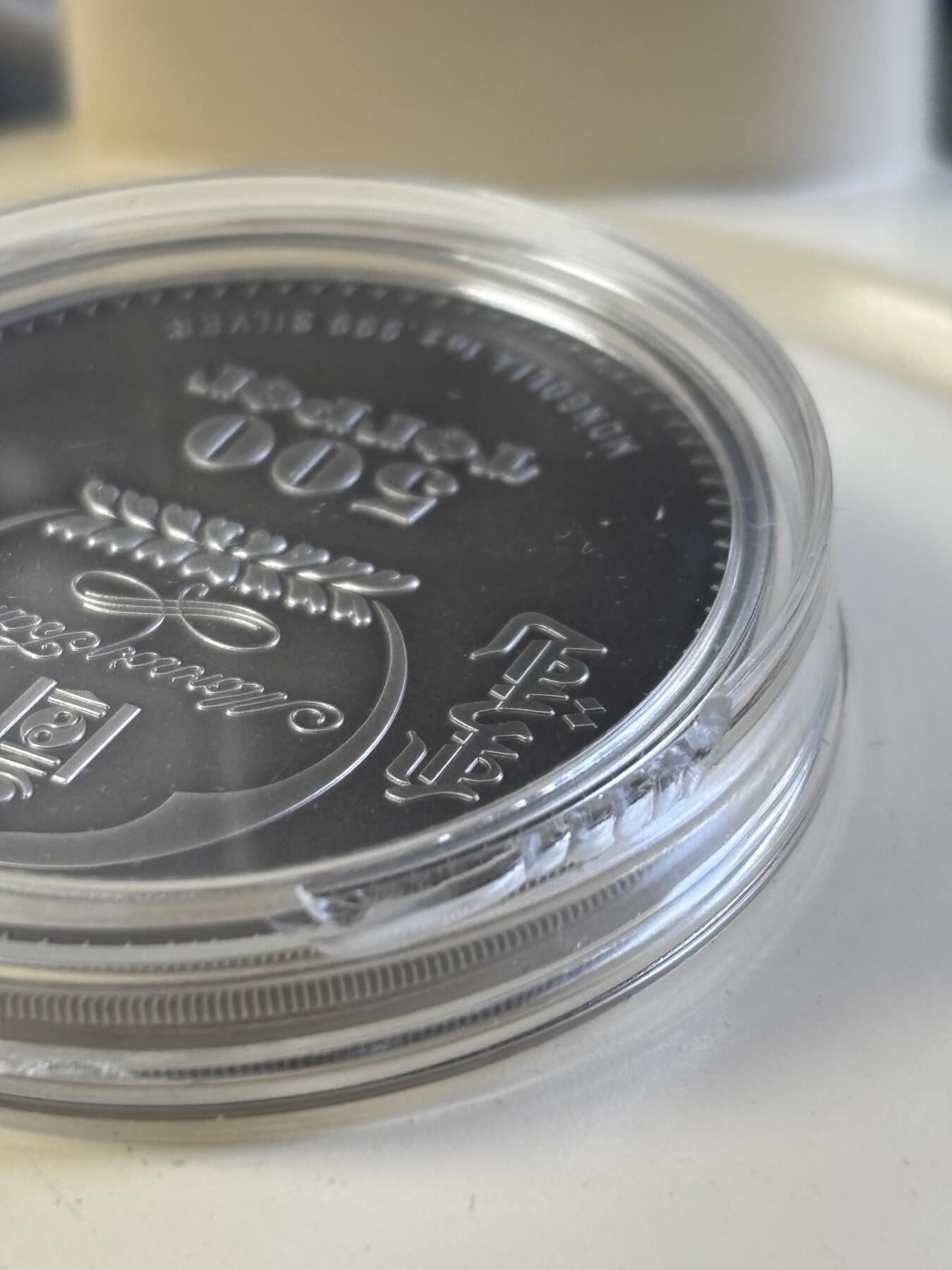 第183期拍卖 蒙古2017年草原动物紫貂仿古镶嵌水晶1盎司银币，999银看，发行2500枚,塑料盒有破，