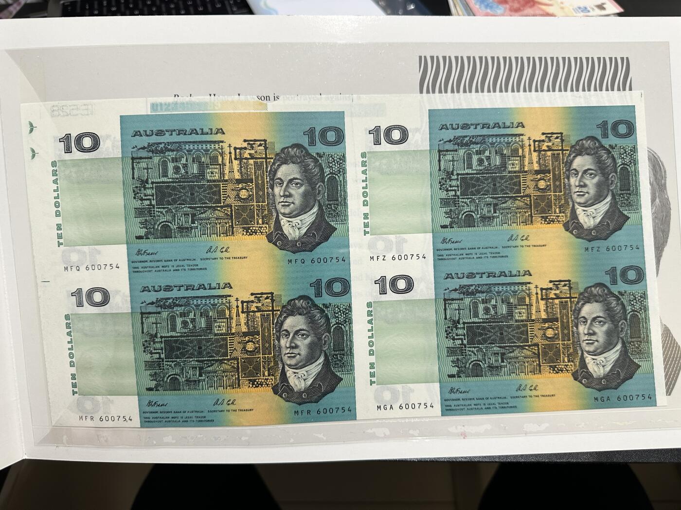 《外钞收藏家》第五百八十八期（优质场）（本平台长期征集拍品、欢迎藏友们联系合作） 澳大利亚纸币10元 四连体 全新带册子