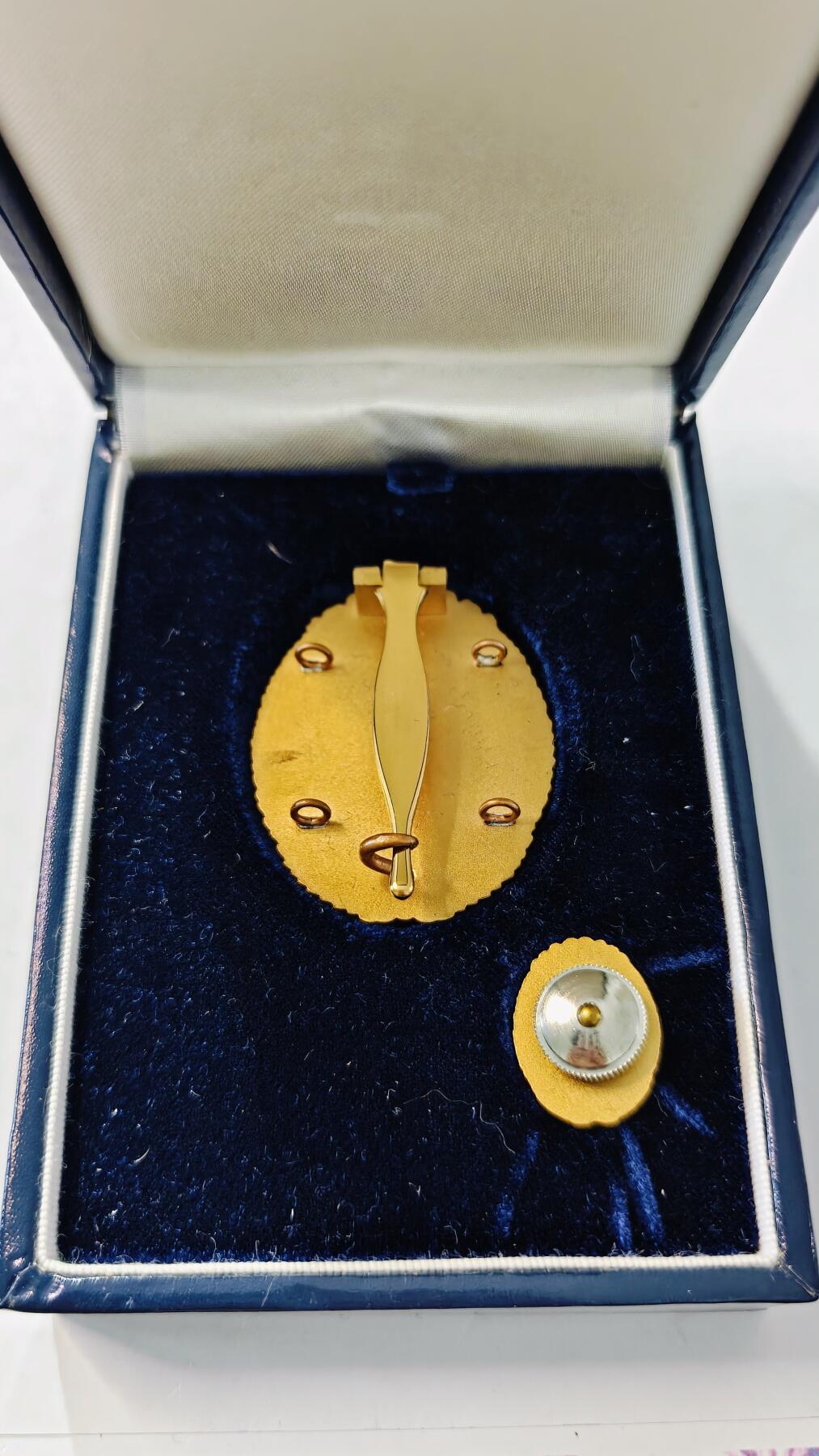 东亚勋章徽章主题拍卖3 日本警察功绩章 带原纸盒 原主人留字