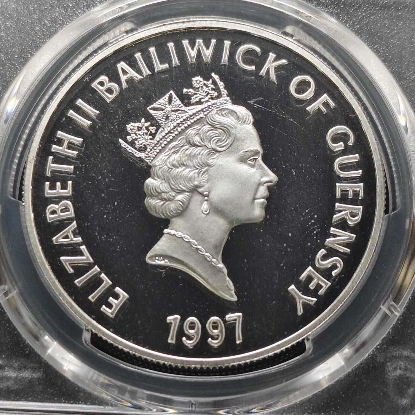 【全场包邮】纯粹捡漏拍481场（免费代拍第18场） 根西1997年5镑女王金婚局部镀金精制克朗型纪念银币-PCGS PR67 DCAM