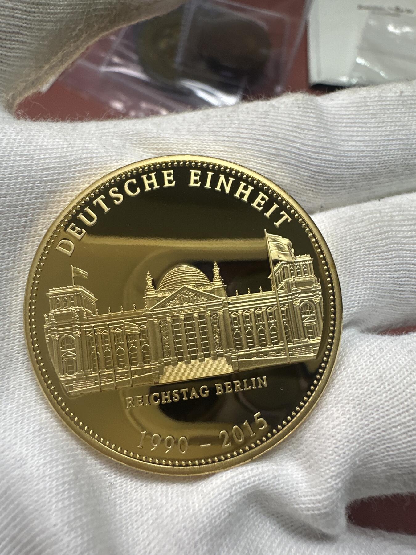 12.4铜章专场 2015年德国统一25周年 柏林国会大厦高浮雕精致镀金铜章 40mm