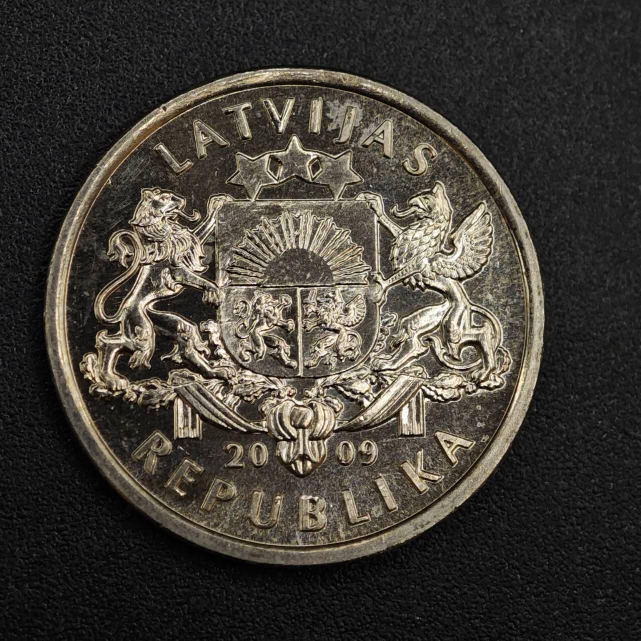 【淘币小摊】实时拍第八百一十拍   散币场   满百包邮可预留二周 每周一统一发货   拉脱维亚2008年1拉特圣诞树纪念币